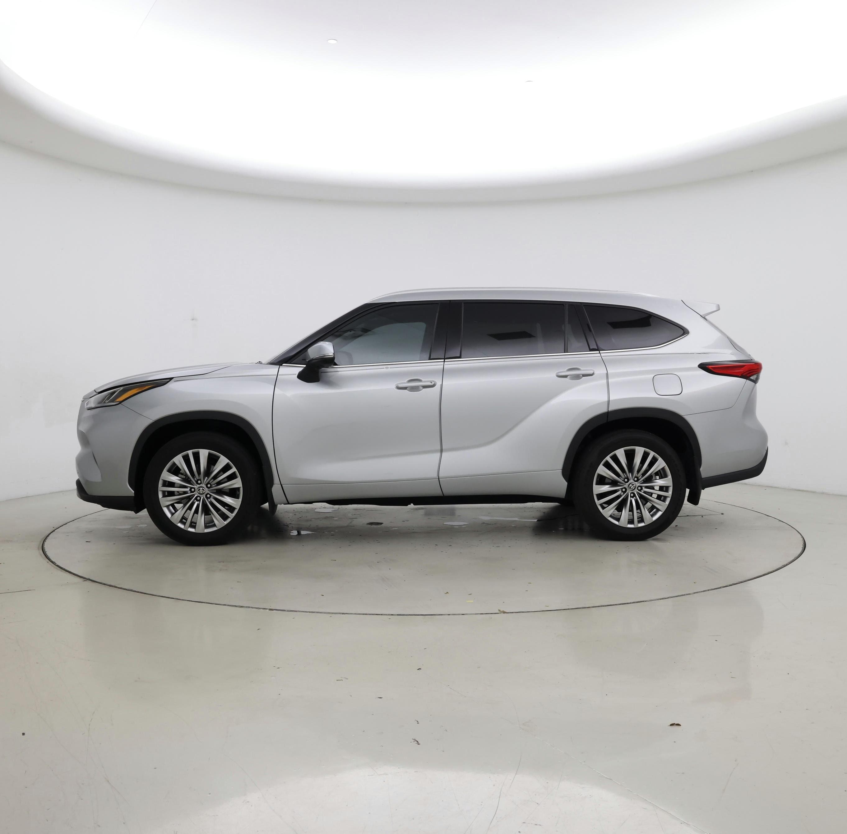 Thumbnail: 2023 Toyota Highlander - 3