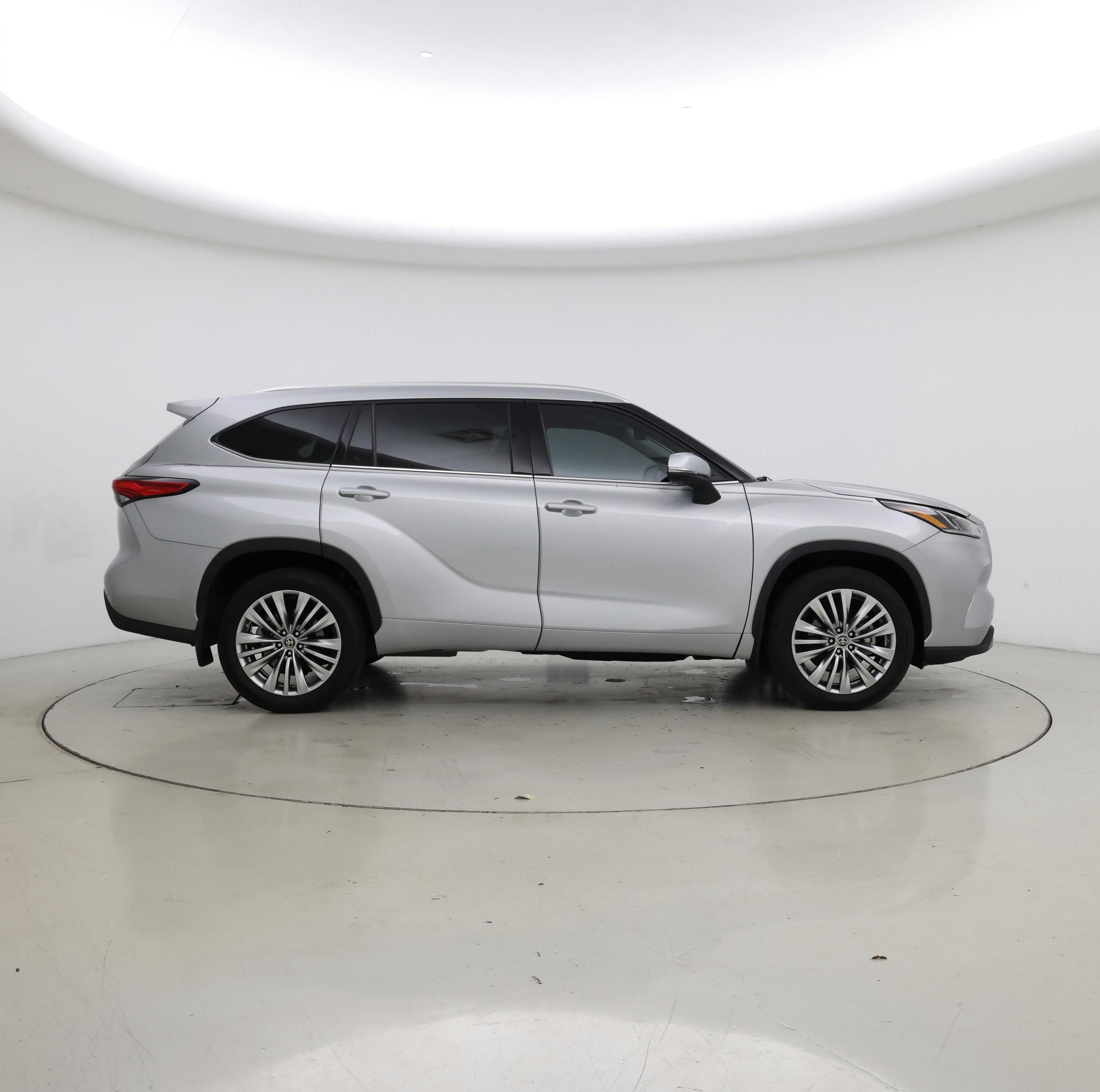 Thumbnail: 2023 Toyota Highlander - 7