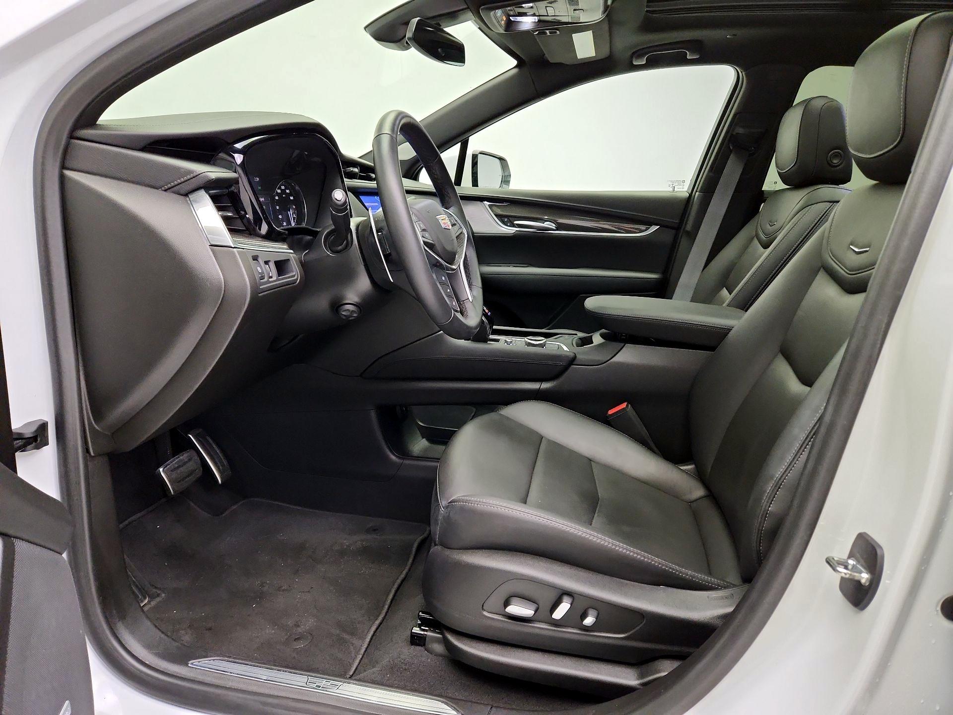 Thumbnail: 2023 Cadillac XT5 - 11