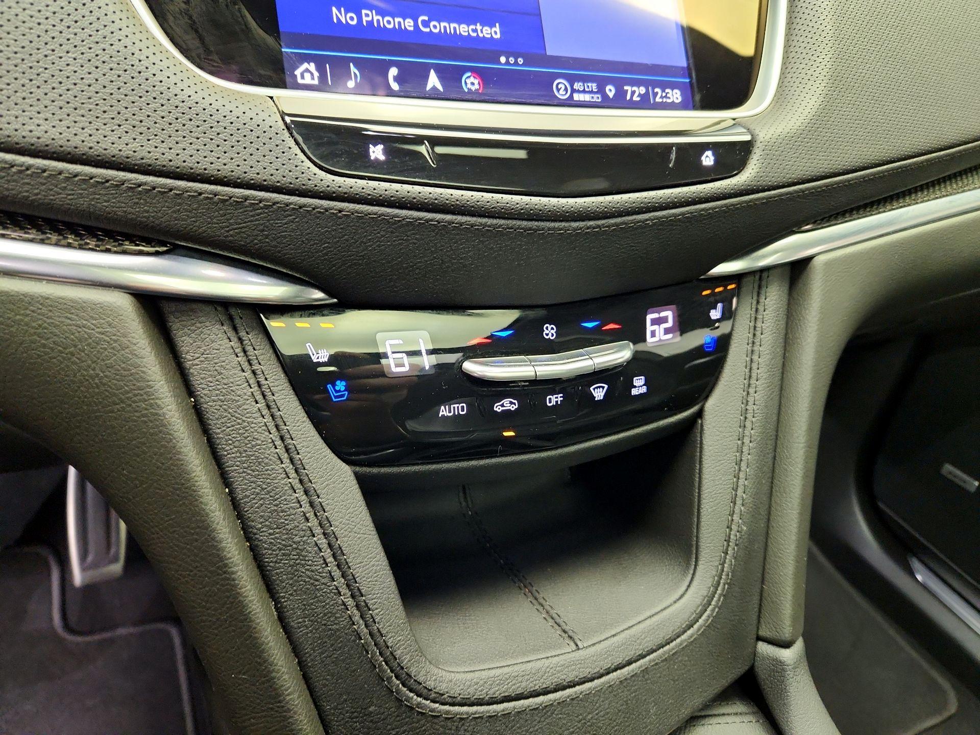 Thumbnail: 2023 Cadillac XT5 - 17