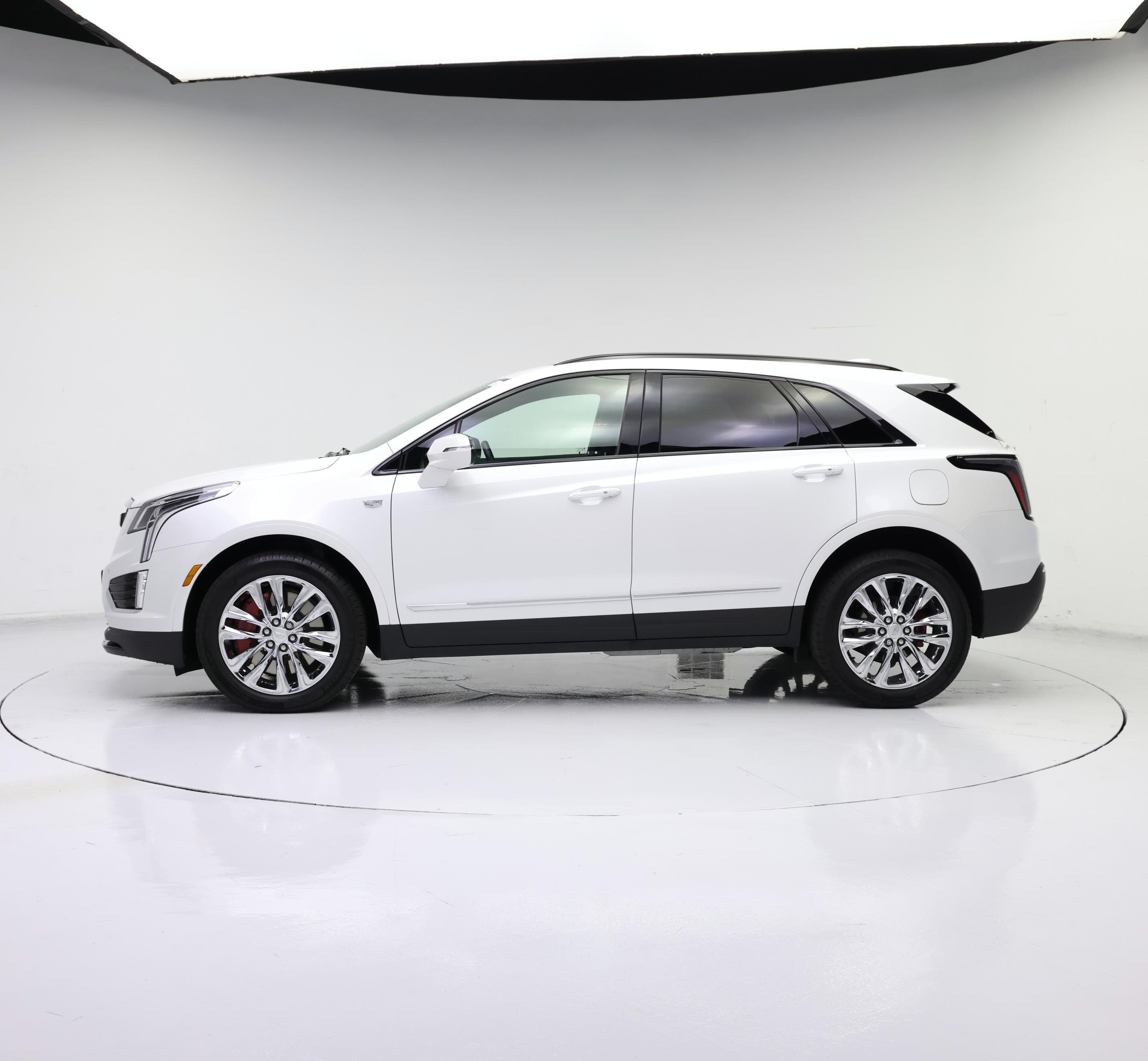 Thumbnail: 2023 Cadillac XT5 - 3