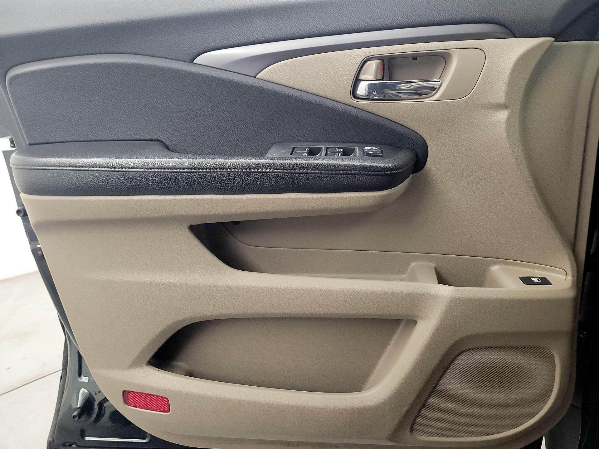 Thumbnail: 2016 Honda Pilot - 12