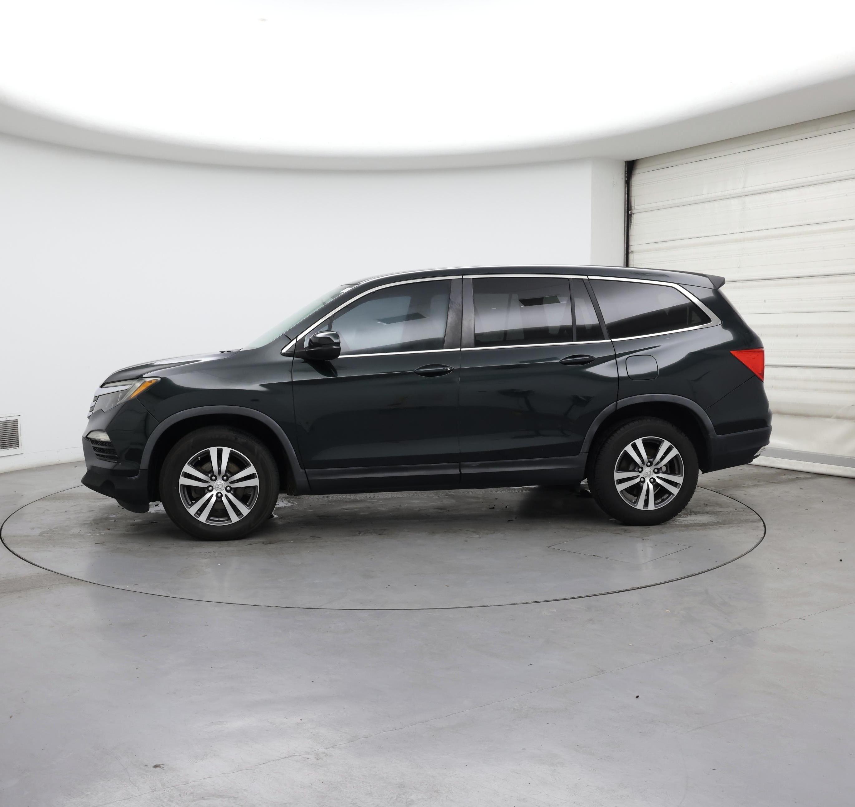 Thumbnail: 2016 Honda Pilot - 3