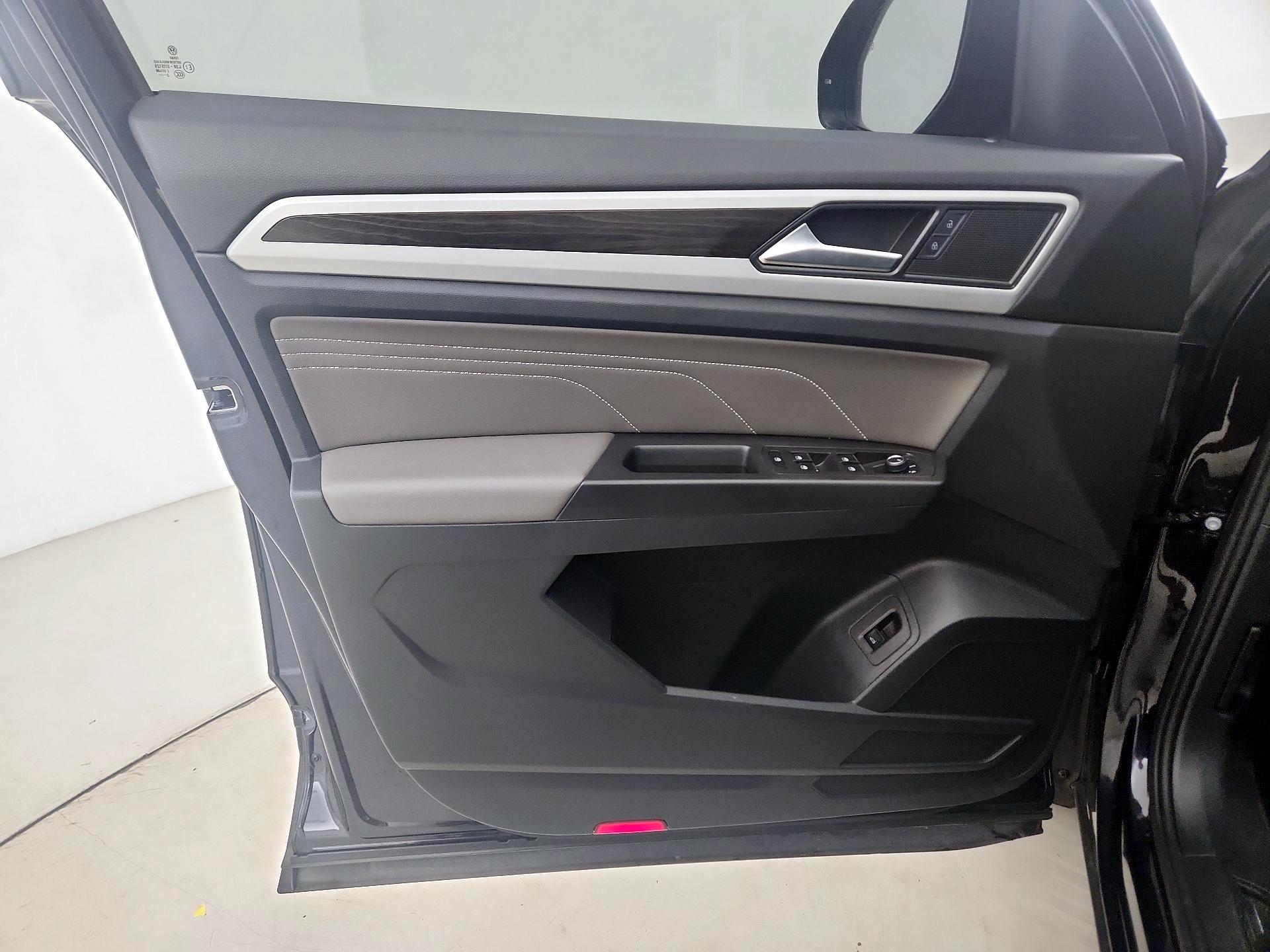 Thumbnail: 2023 Volkswagen Atlas - 12