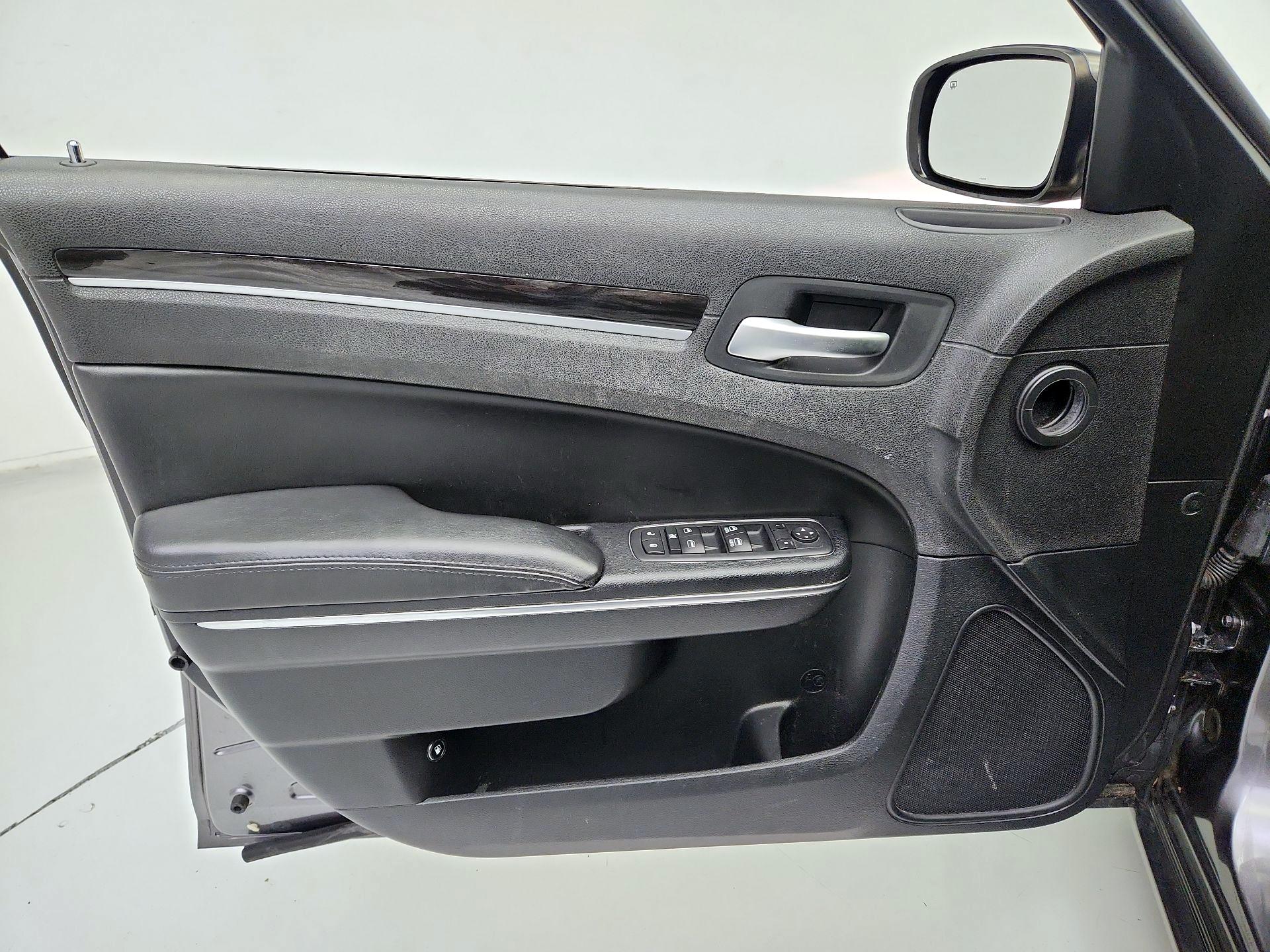 Thumbnail: 2016 Chrysler 300 - 12