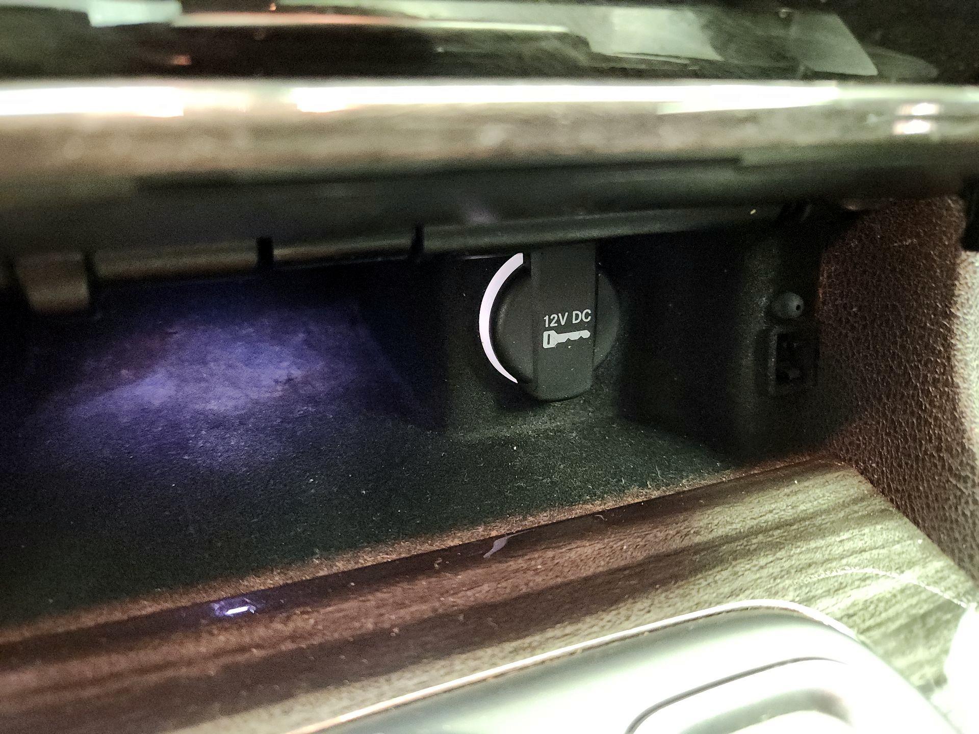 Thumbnail: 2016 Chrysler 300 - 18