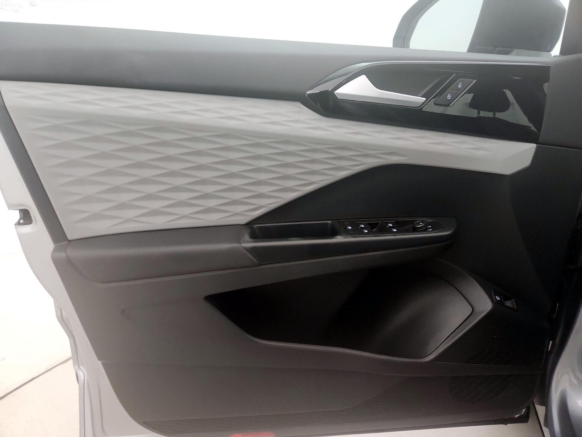 Thumbnail: 2022 Volkswagen Taos - 12