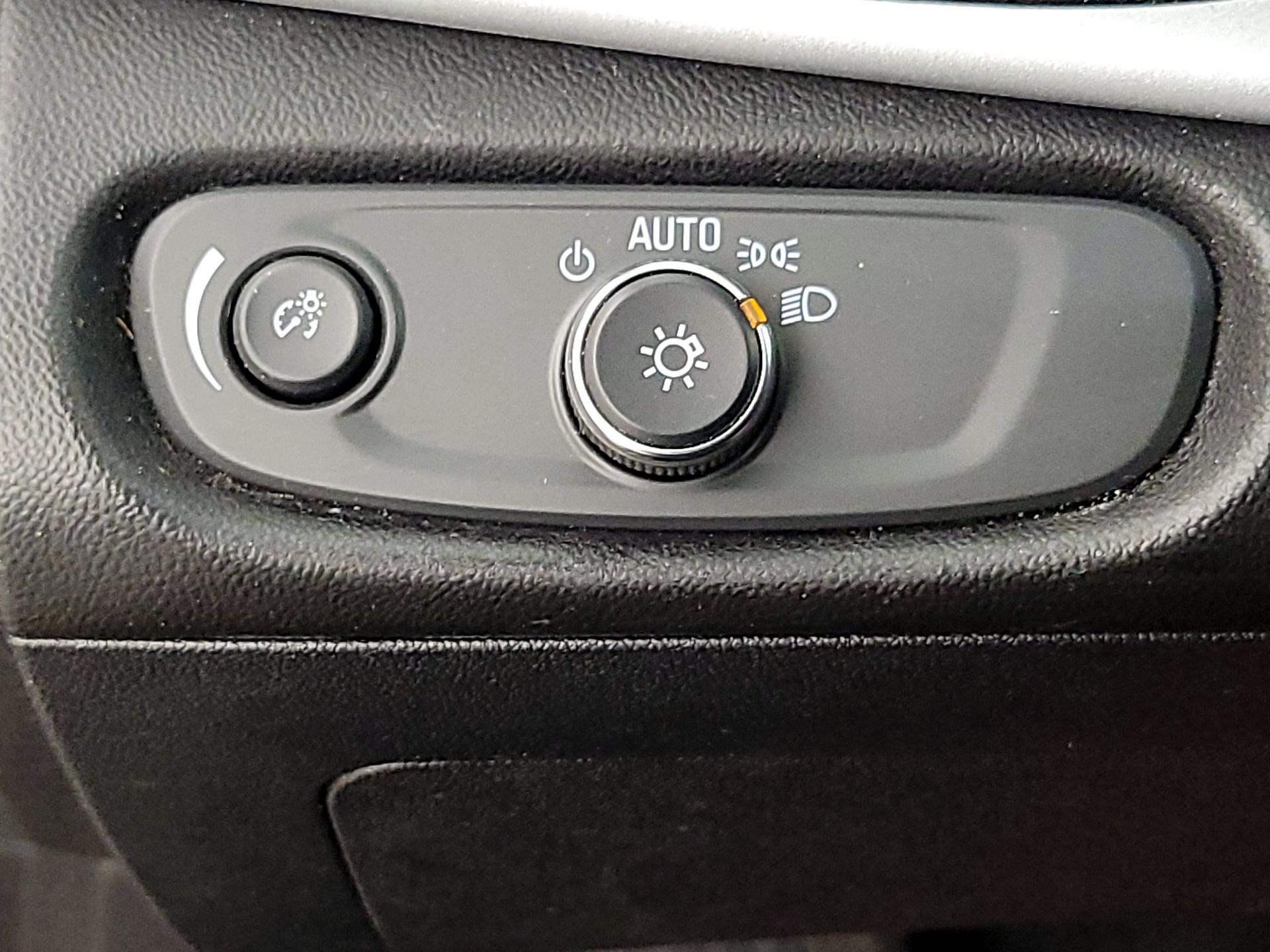 Thumbnail: 2017 Chevrolet Volt - 13