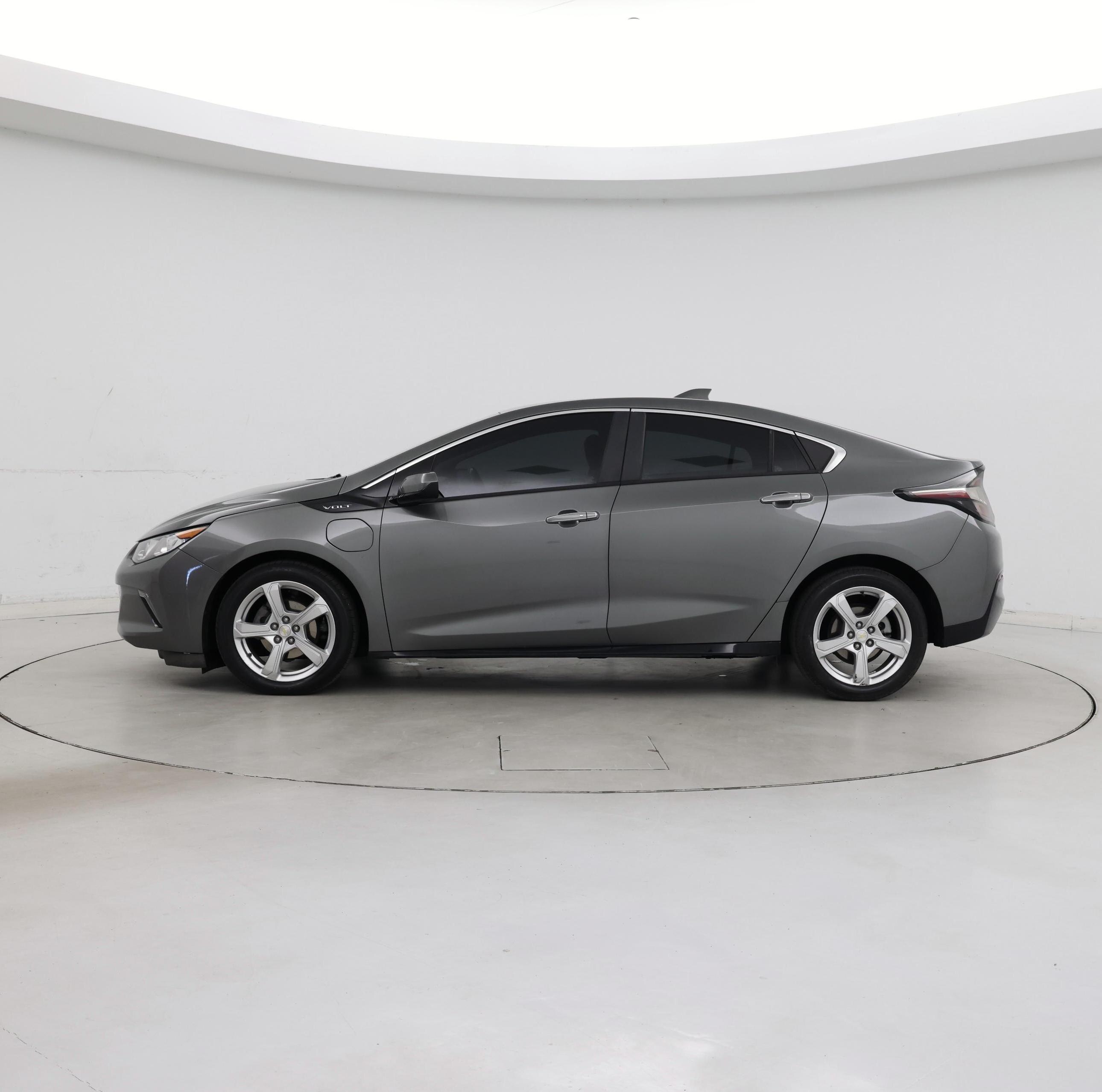 Thumbnail: 2017 Chevrolet Volt - 3