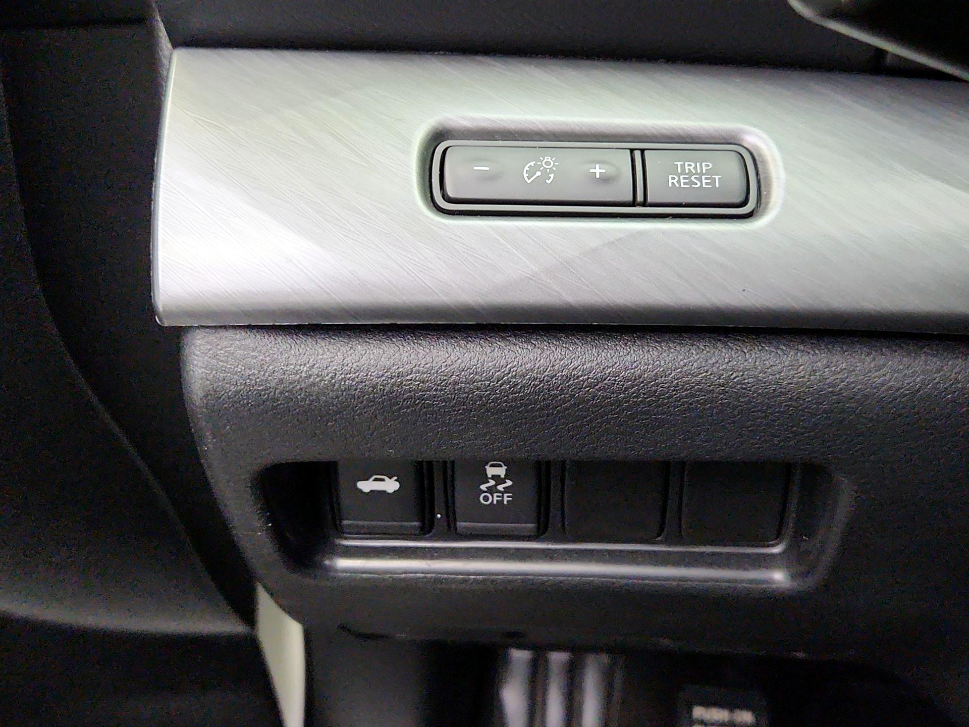 Thumbnail: 2017 Nissan Maxima - 13