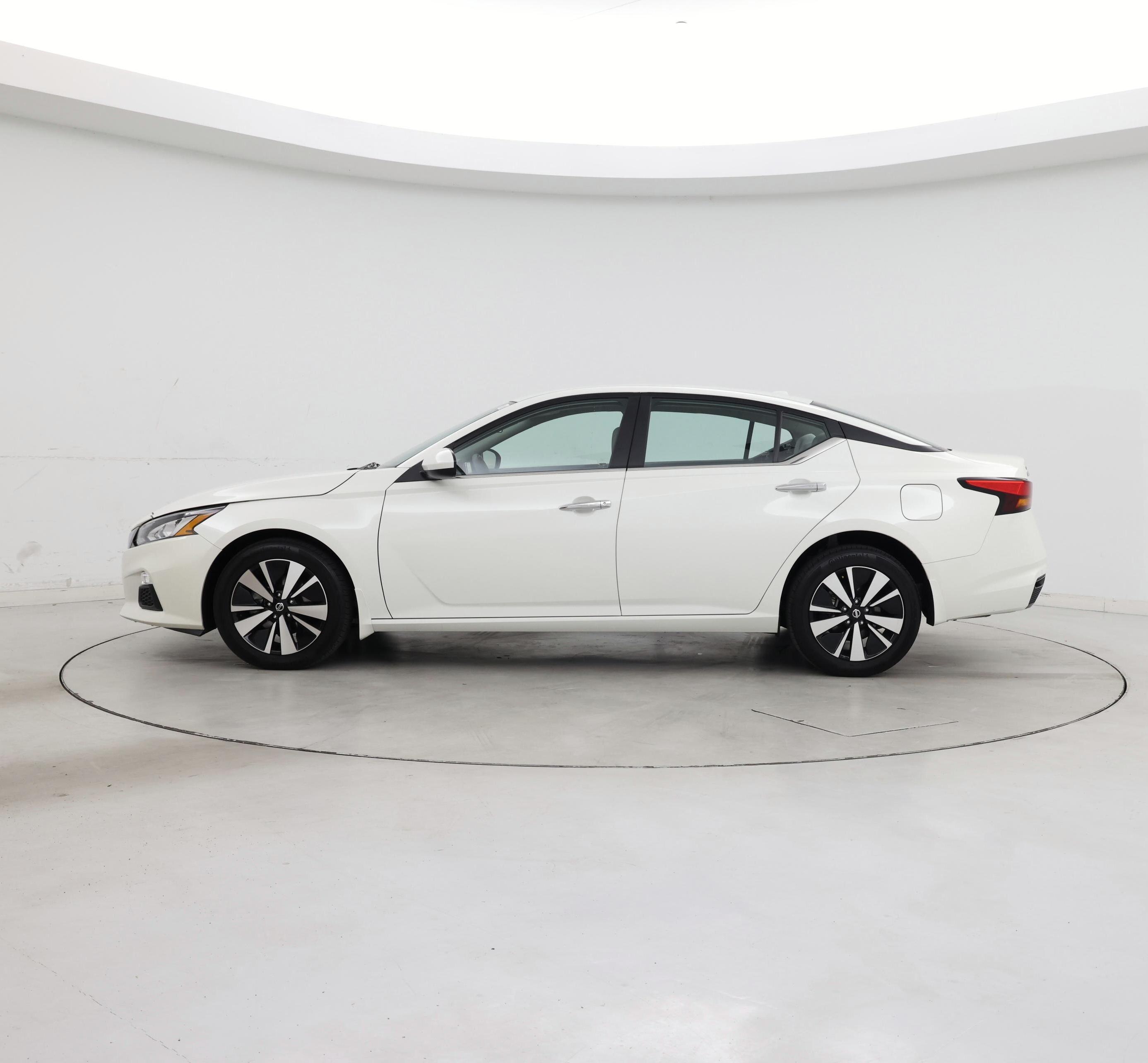 Thumbnail: 2021 Nissan Altima - 3