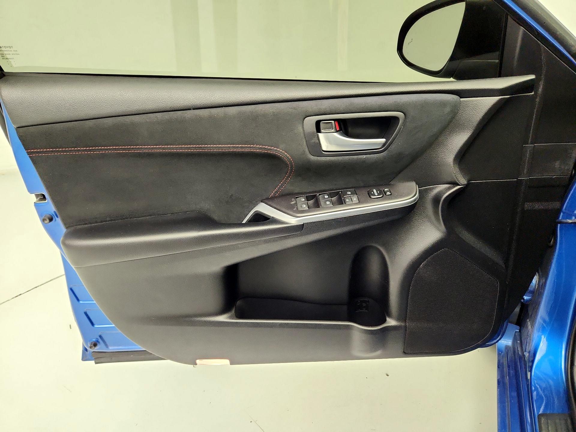 Thumbnail: 2017 Toyota Camry - 12