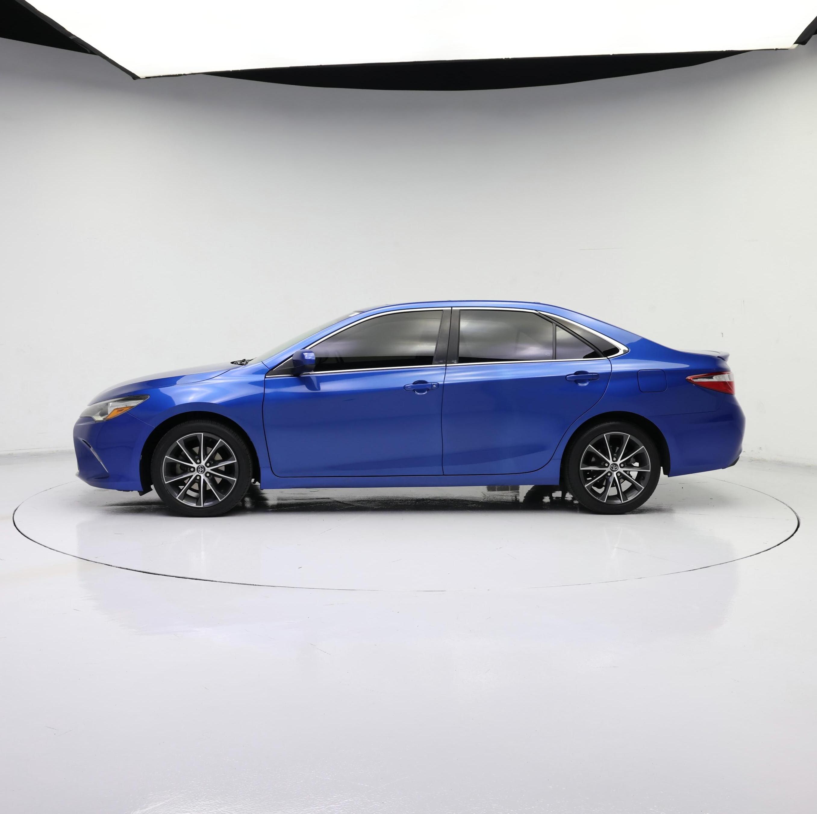Thumbnail: 2017 Toyota Camry - 3