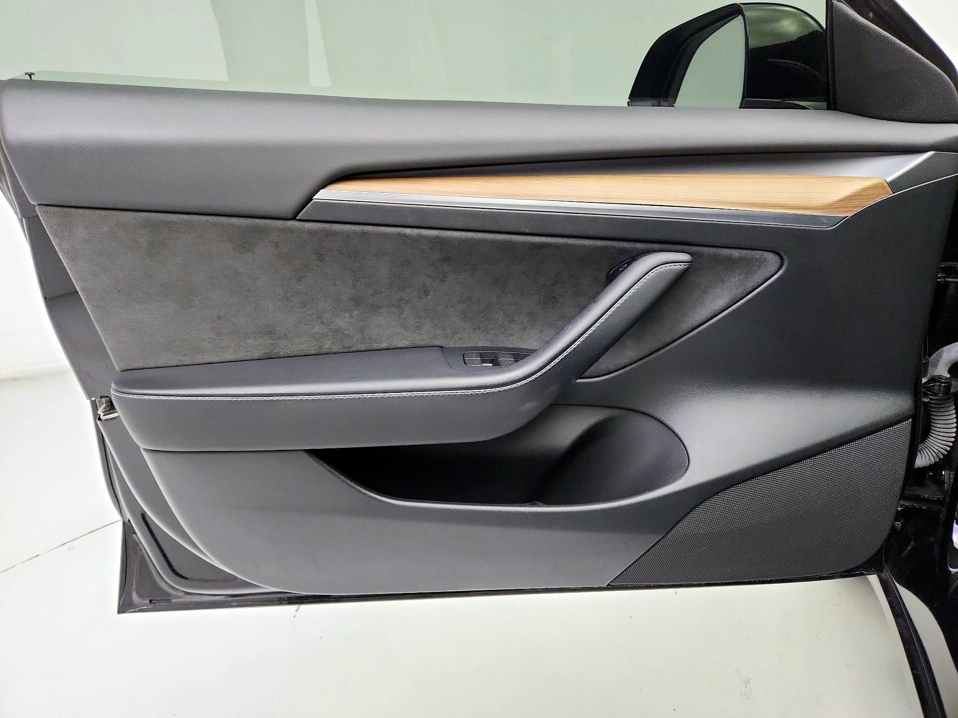 Thumbnail: 2023 Tesla Model 3 - 12