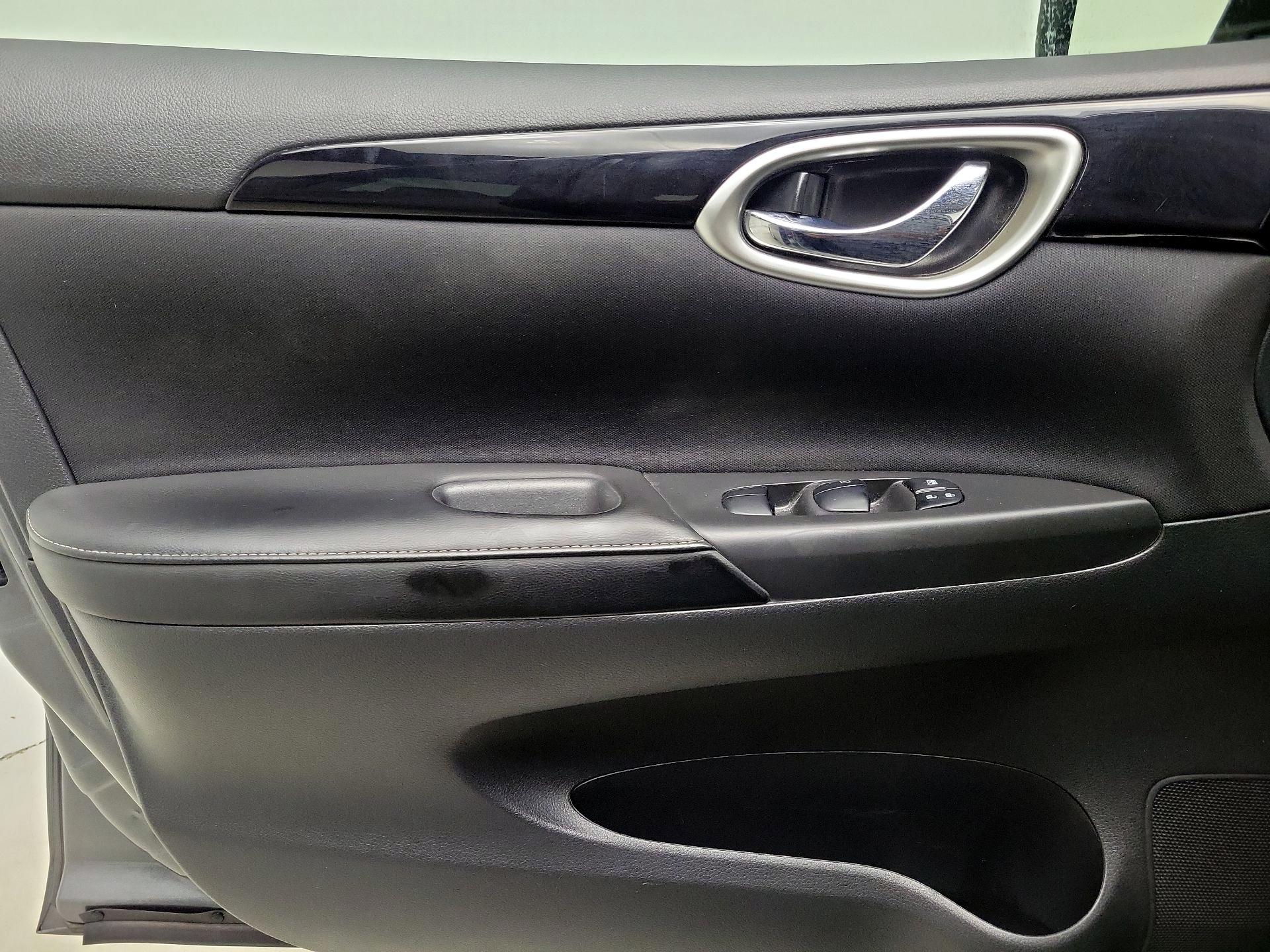 Thumbnail: 2019 Nissan Sentra - 12