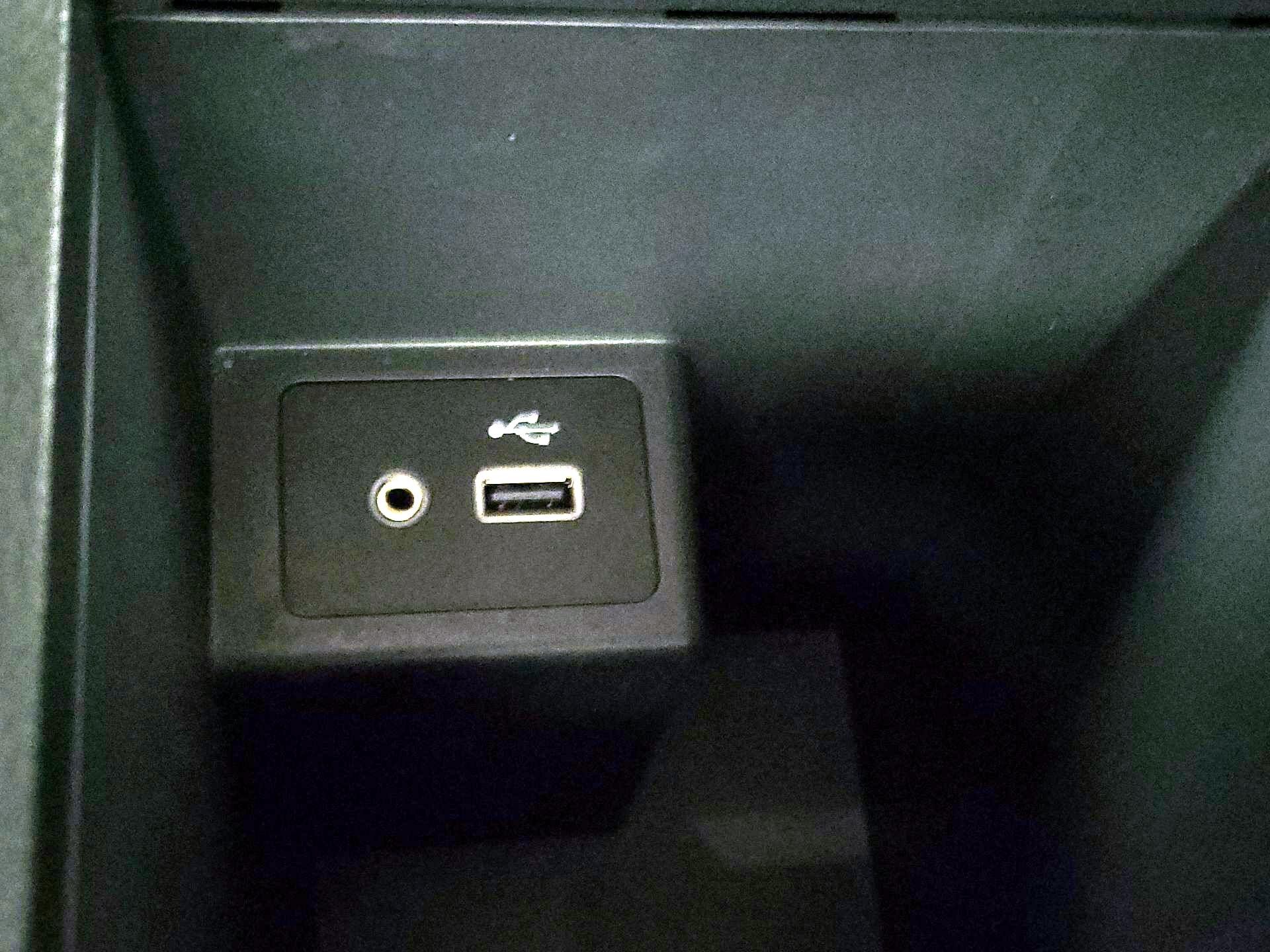 Thumbnail: 2019 Nissan Sentra - 18