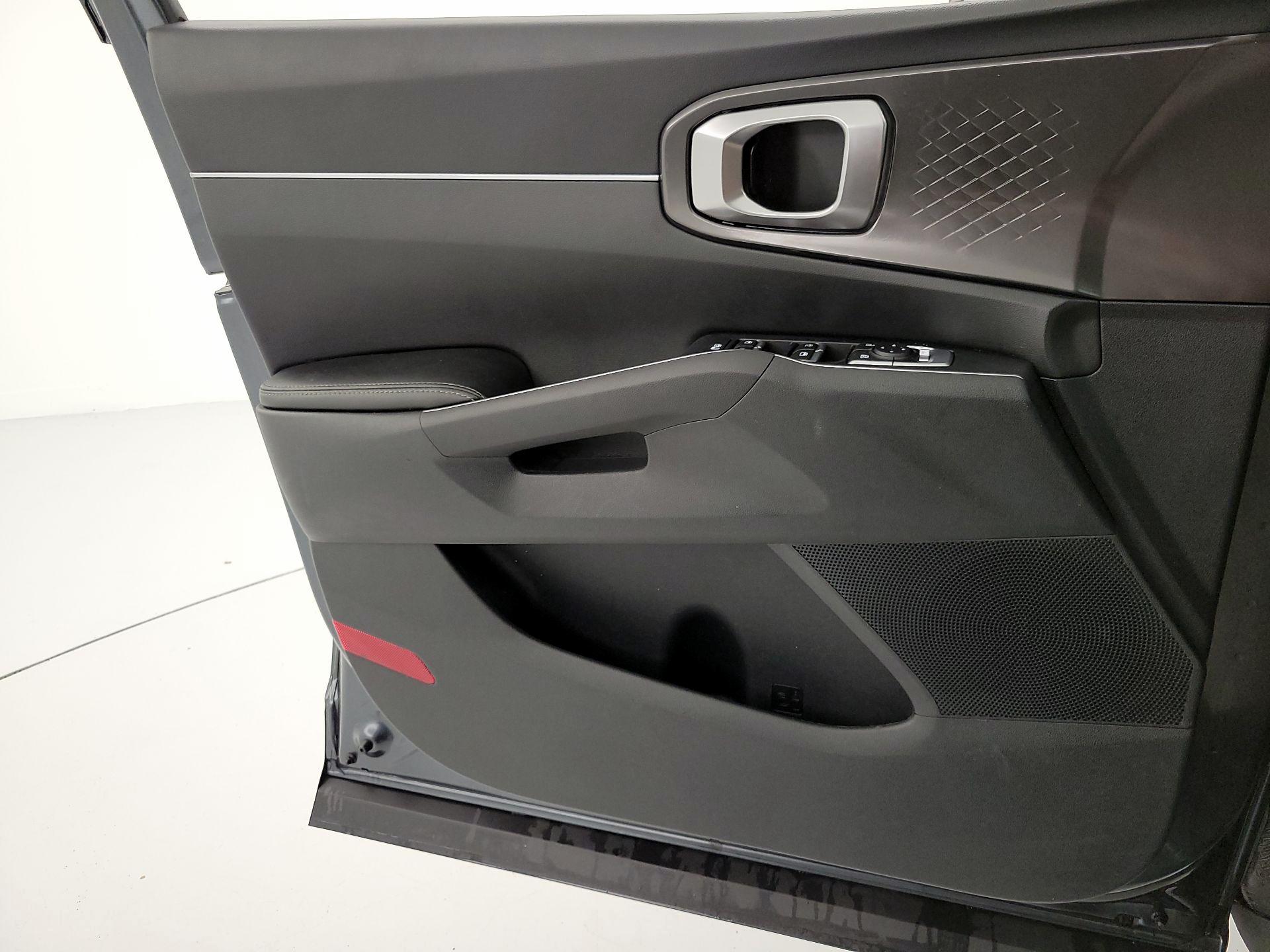 Thumbnail: 2023 Kia Sorento - 12