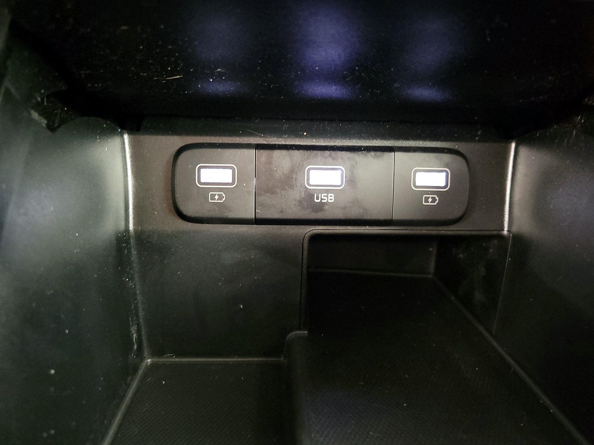 Thumbnail: 2023 Kia Sorento - 18