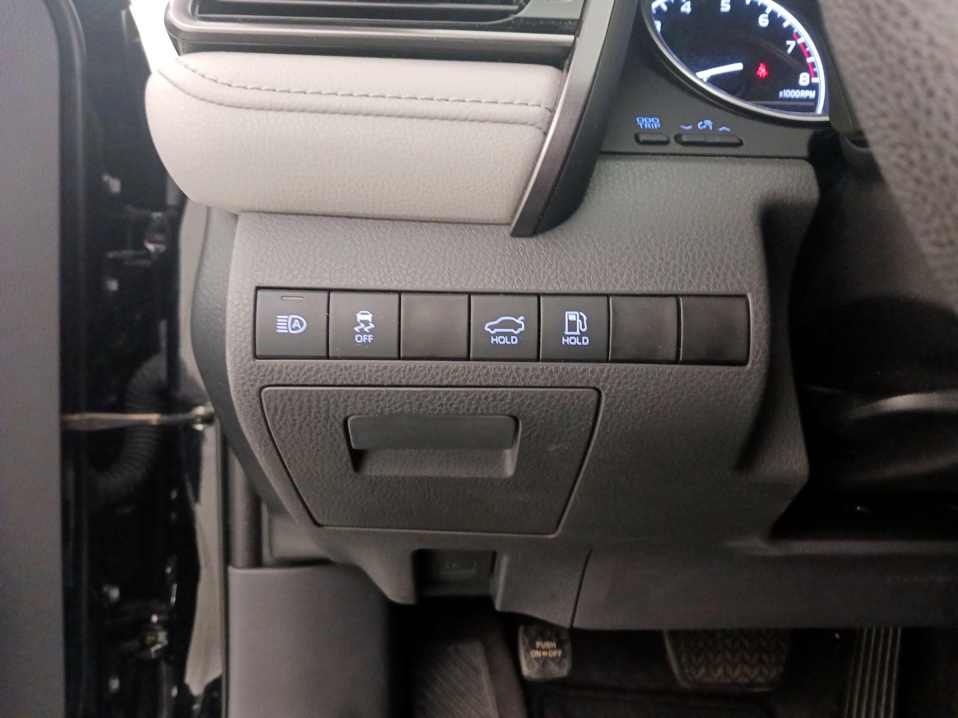 Thumbnail: 2021 Toyota Camry - 13