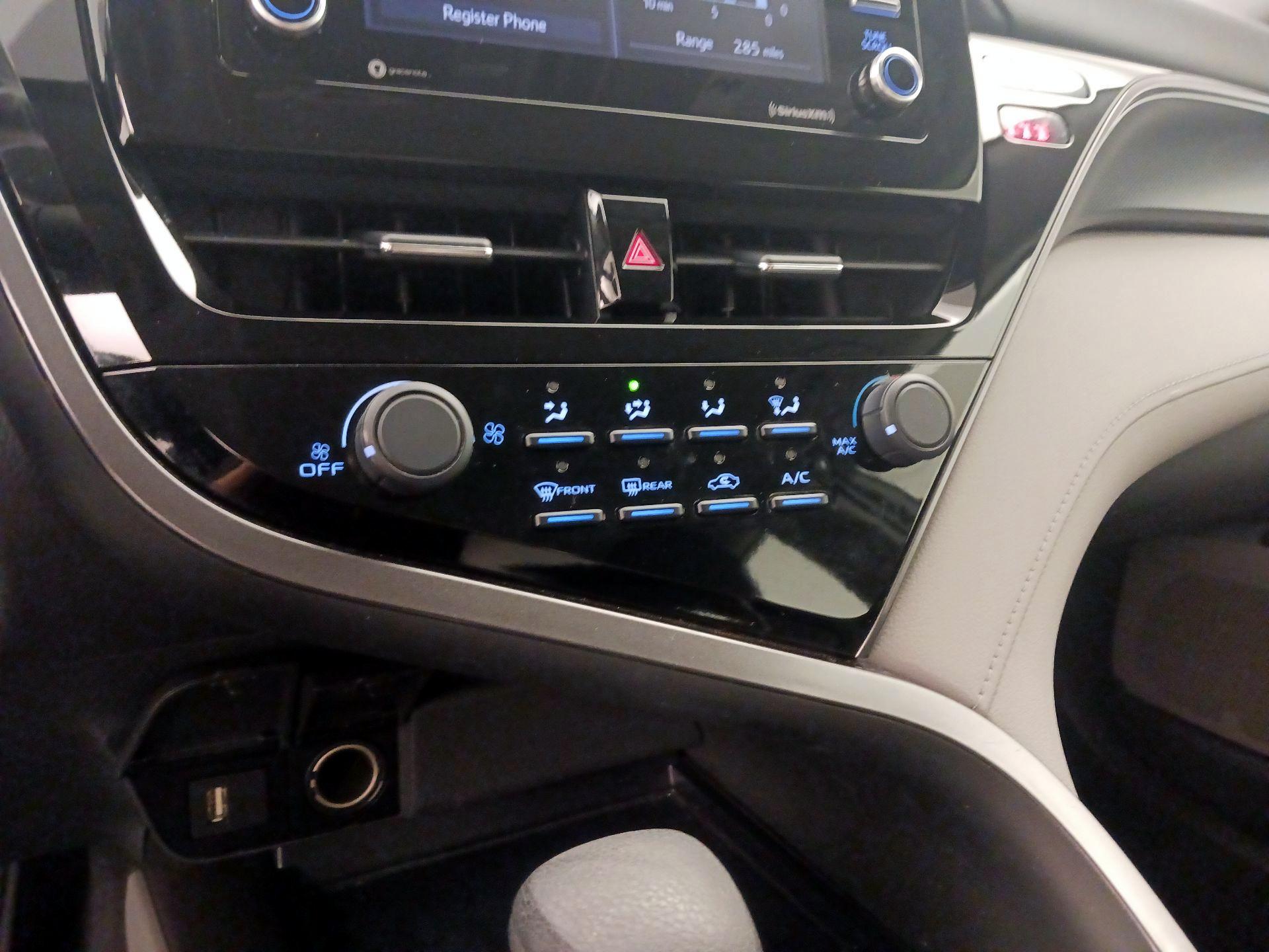 Thumbnail: 2021 Toyota Camry - 16