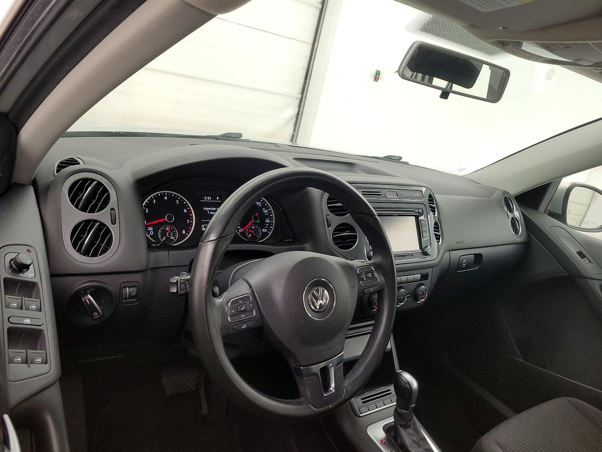 Thumbnail: 2015 Volkswagen Tiguan - 9