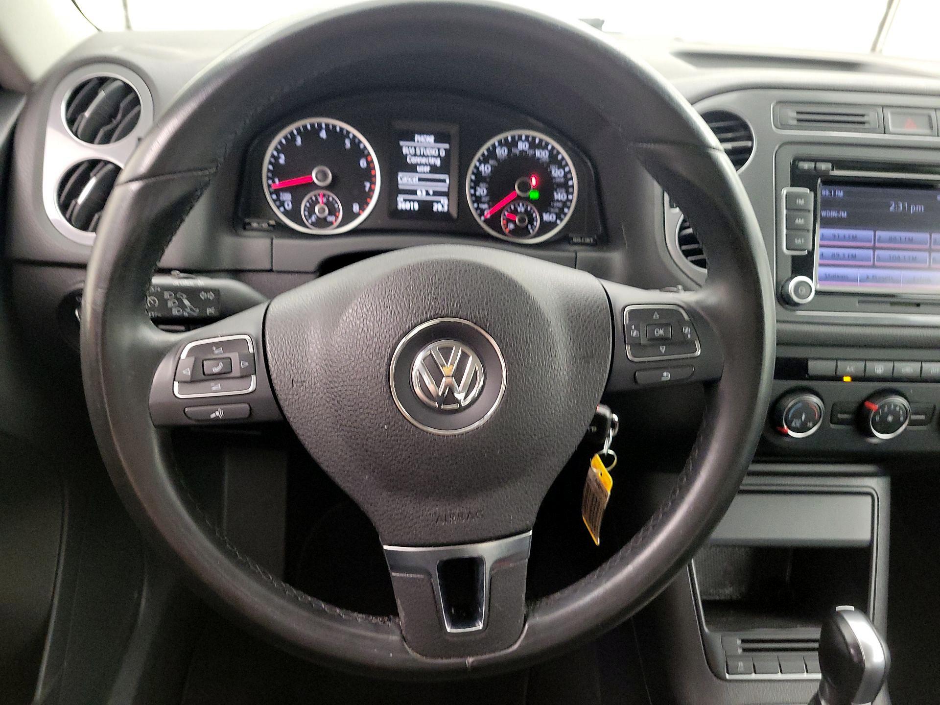 Thumbnail: 2015 Volkswagen Tiguan - 10