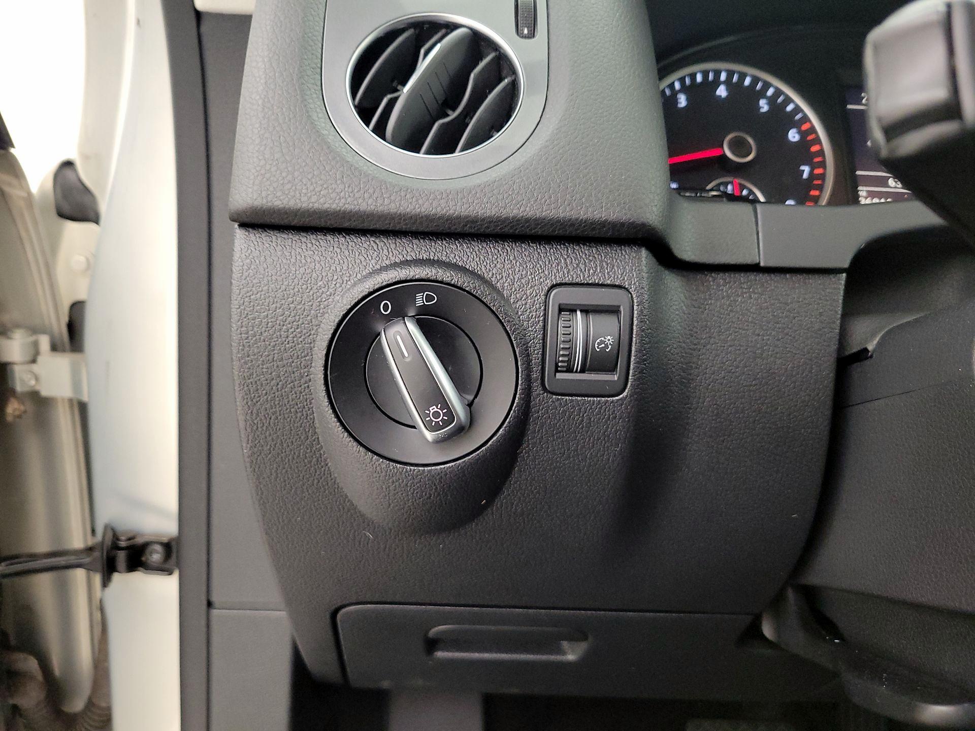 Thumbnail: 2015 Volkswagen Tiguan - 13