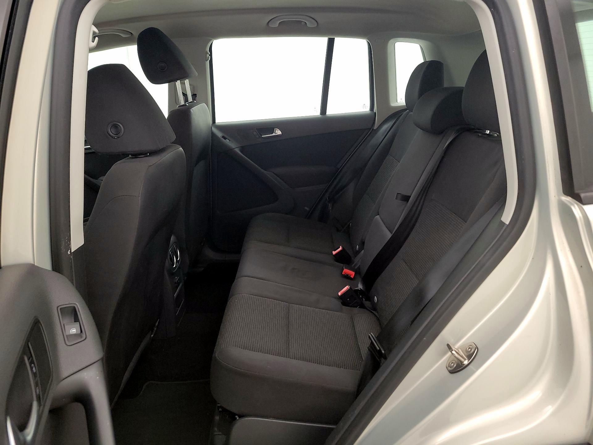 Thumbnail: 2015 Volkswagen Tiguan - 19