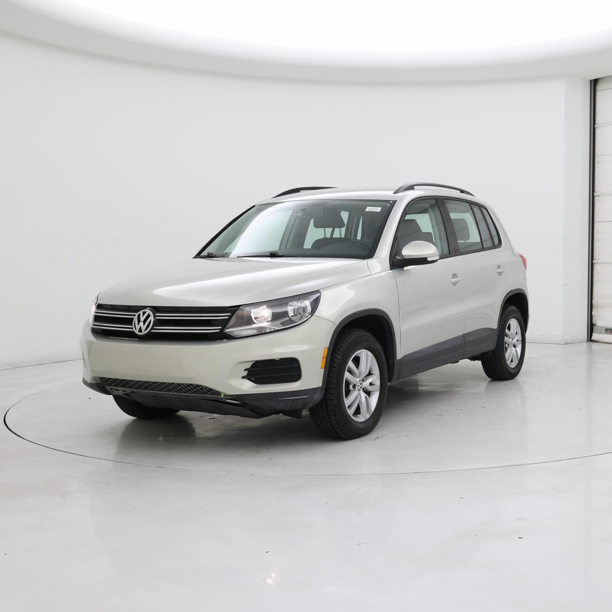 Thumbnail: 2015 Volkswagen Tiguan - 4