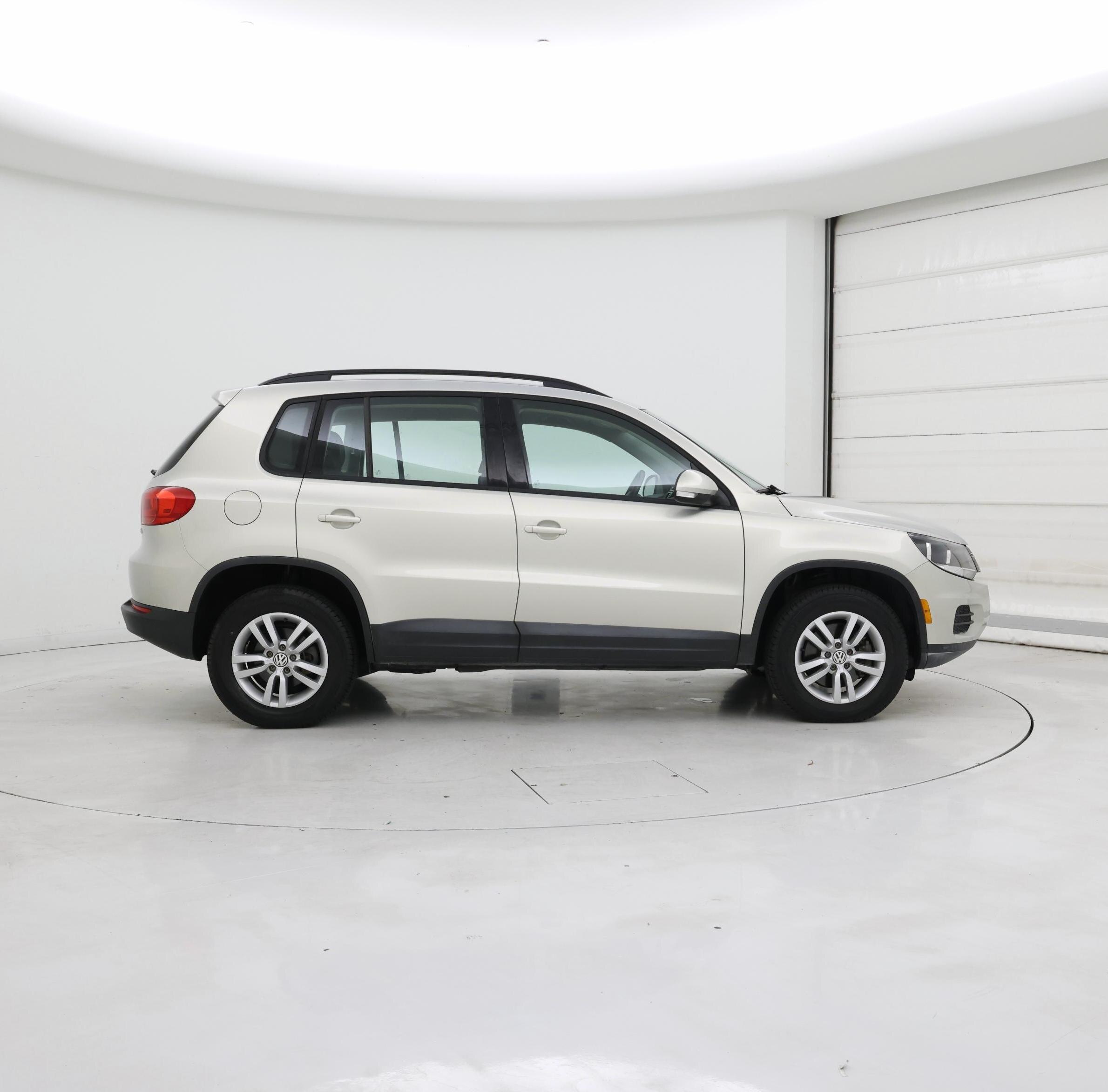 Thumbnail: 2015 Volkswagen Tiguan - 7