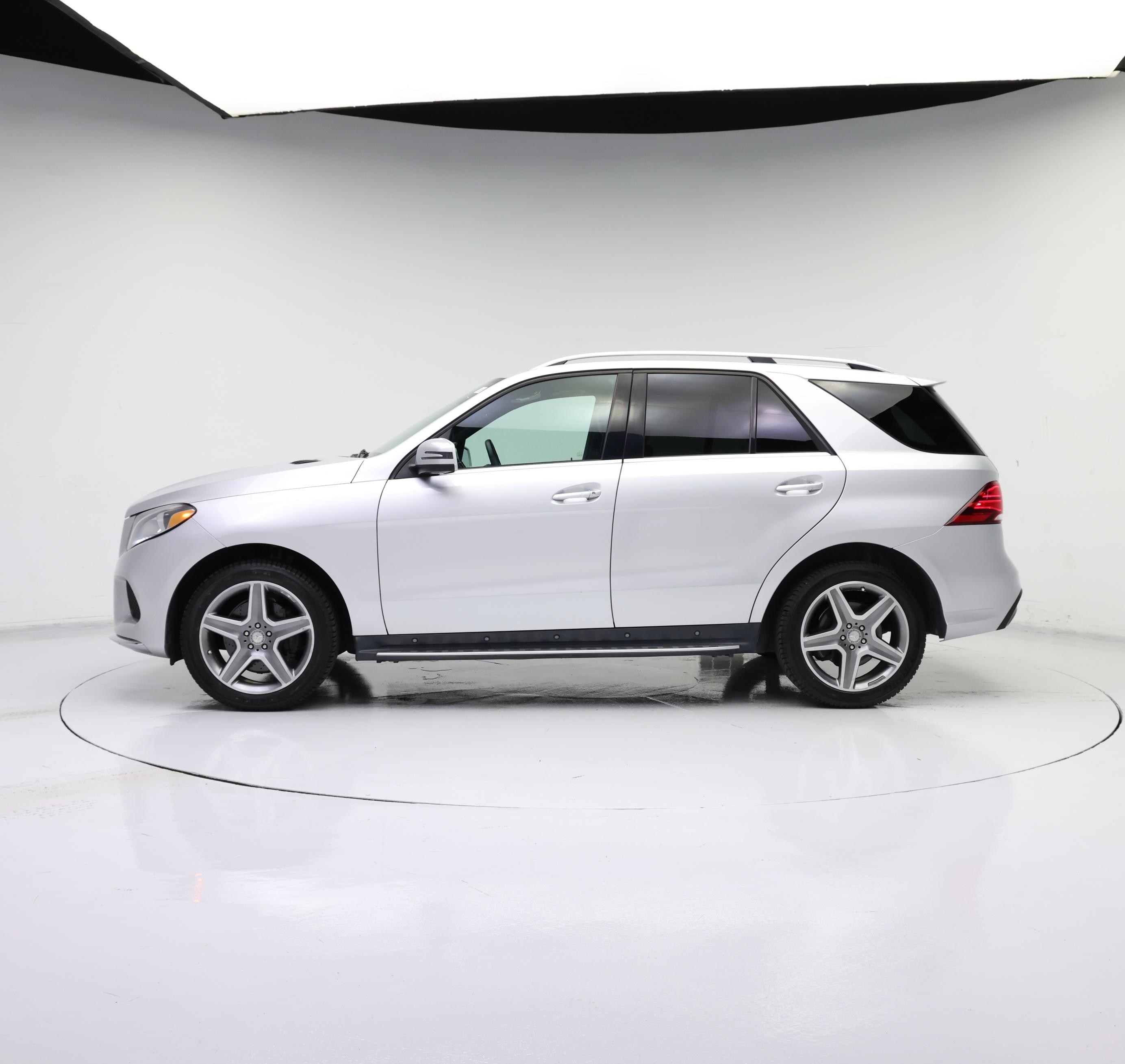 Thumbnail: 2016 Mercedes-Benz GLE - 3