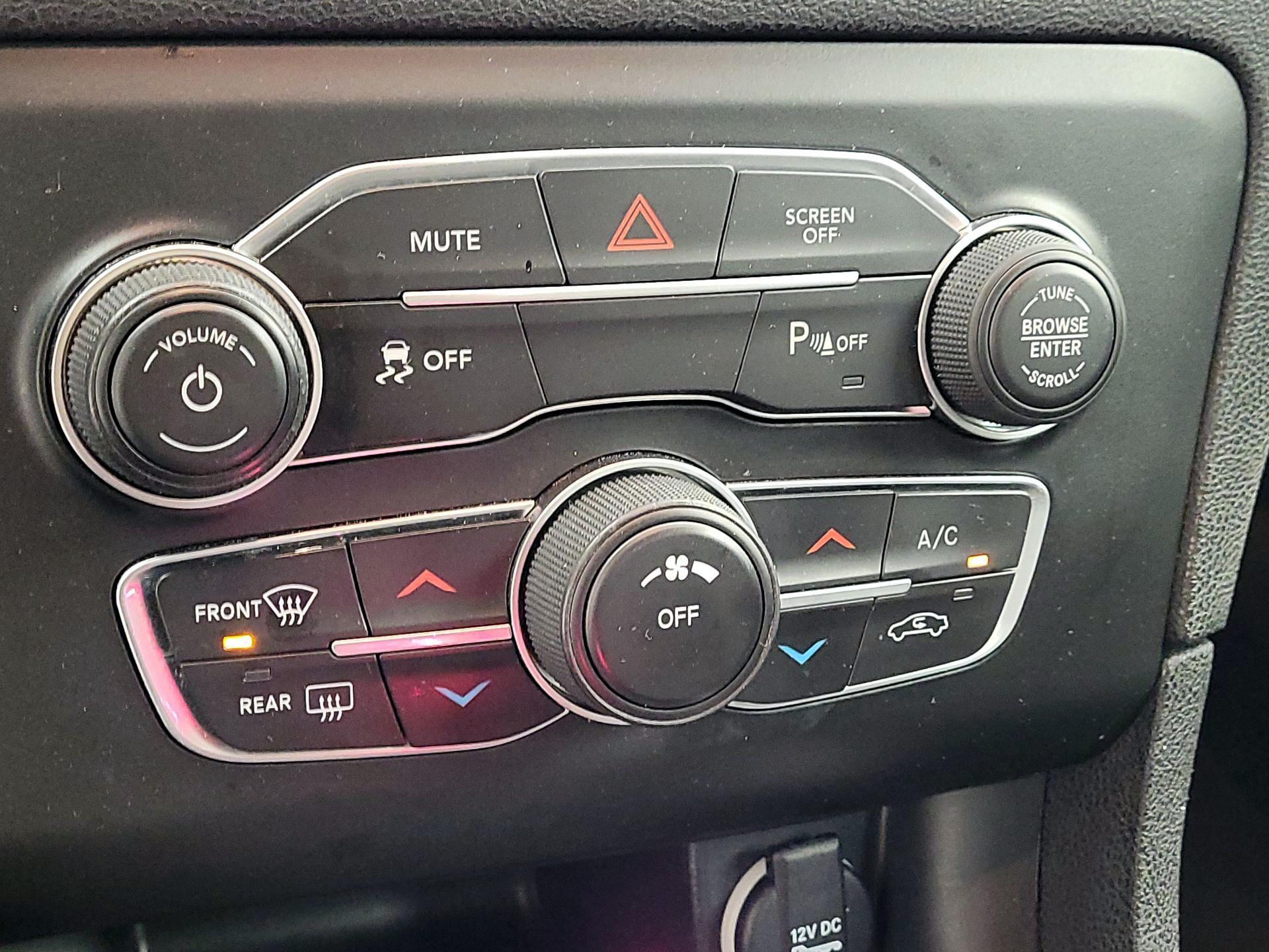 Thumbnail: 2022 Dodge Charger - 16