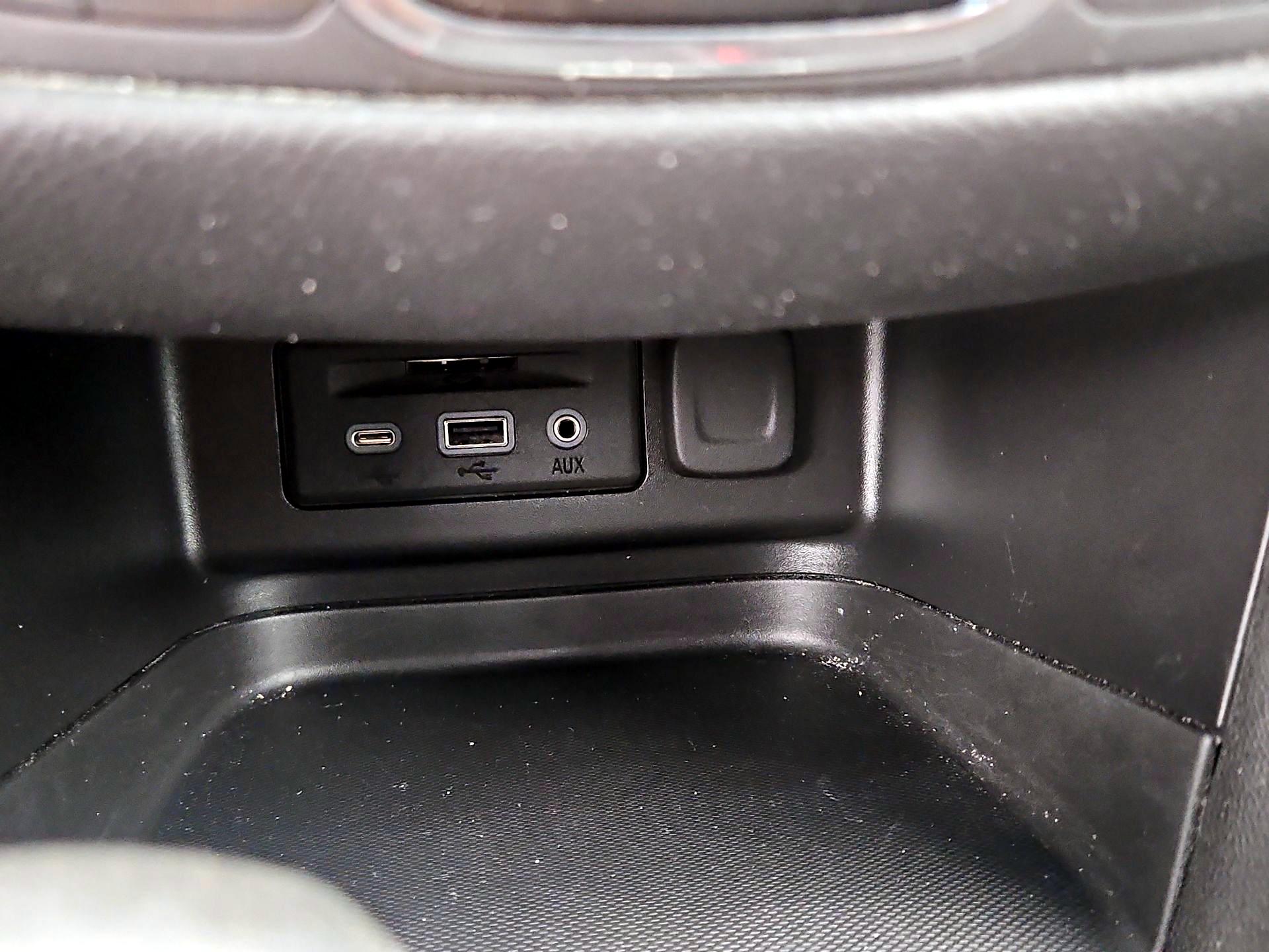 Thumbnail: 2022 Chevrolet Equinox - 18