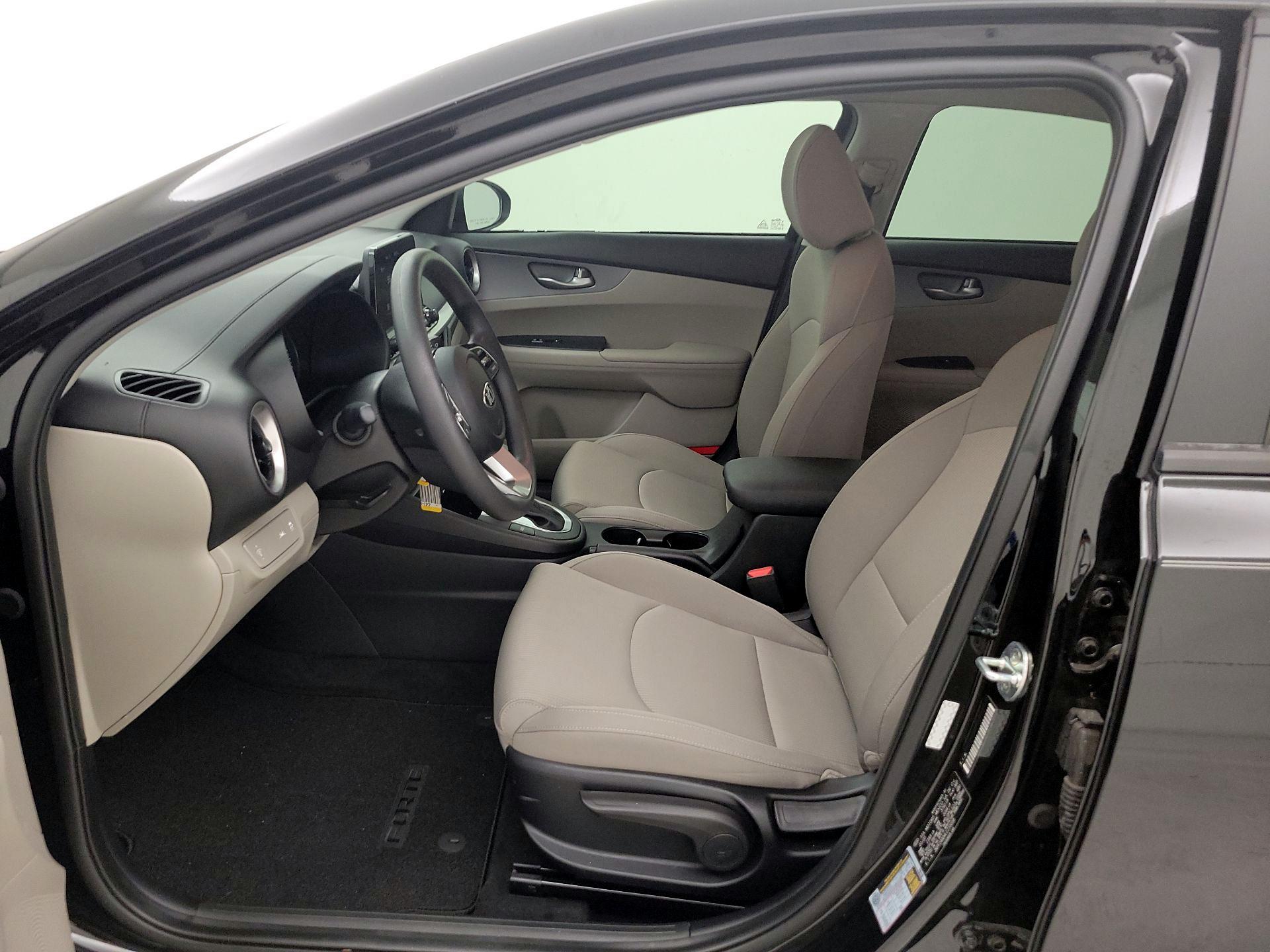 Thumbnail: 2020 Kia Forte - 11