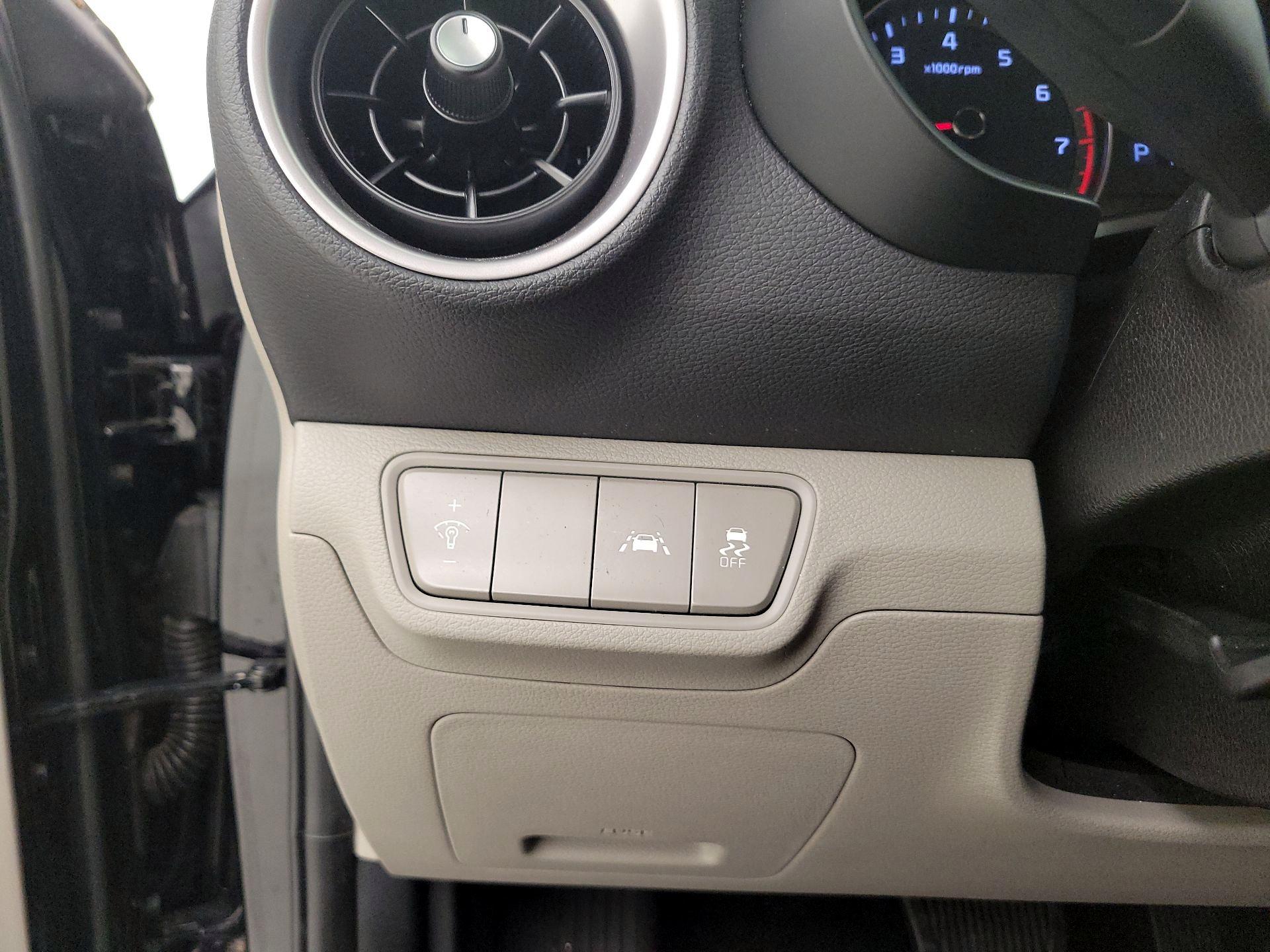 Thumbnail: 2020 Kia Forte - 13