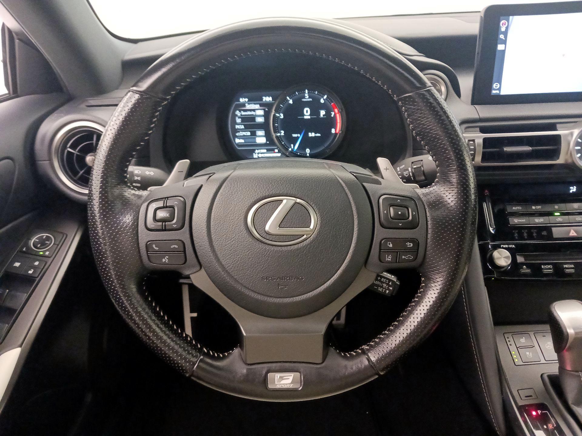 Thumbnail: 2022 Lexus IS - 10