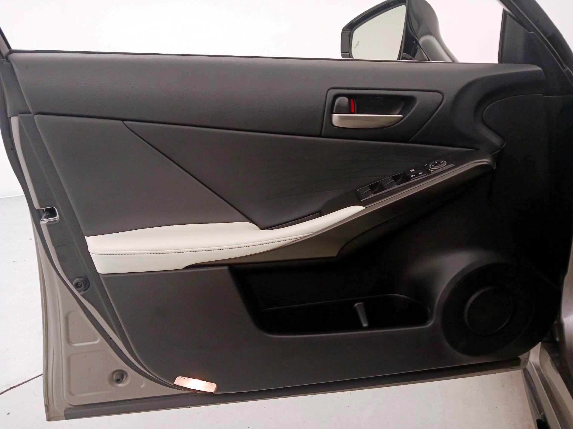 Thumbnail: 2022 Lexus IS - 12