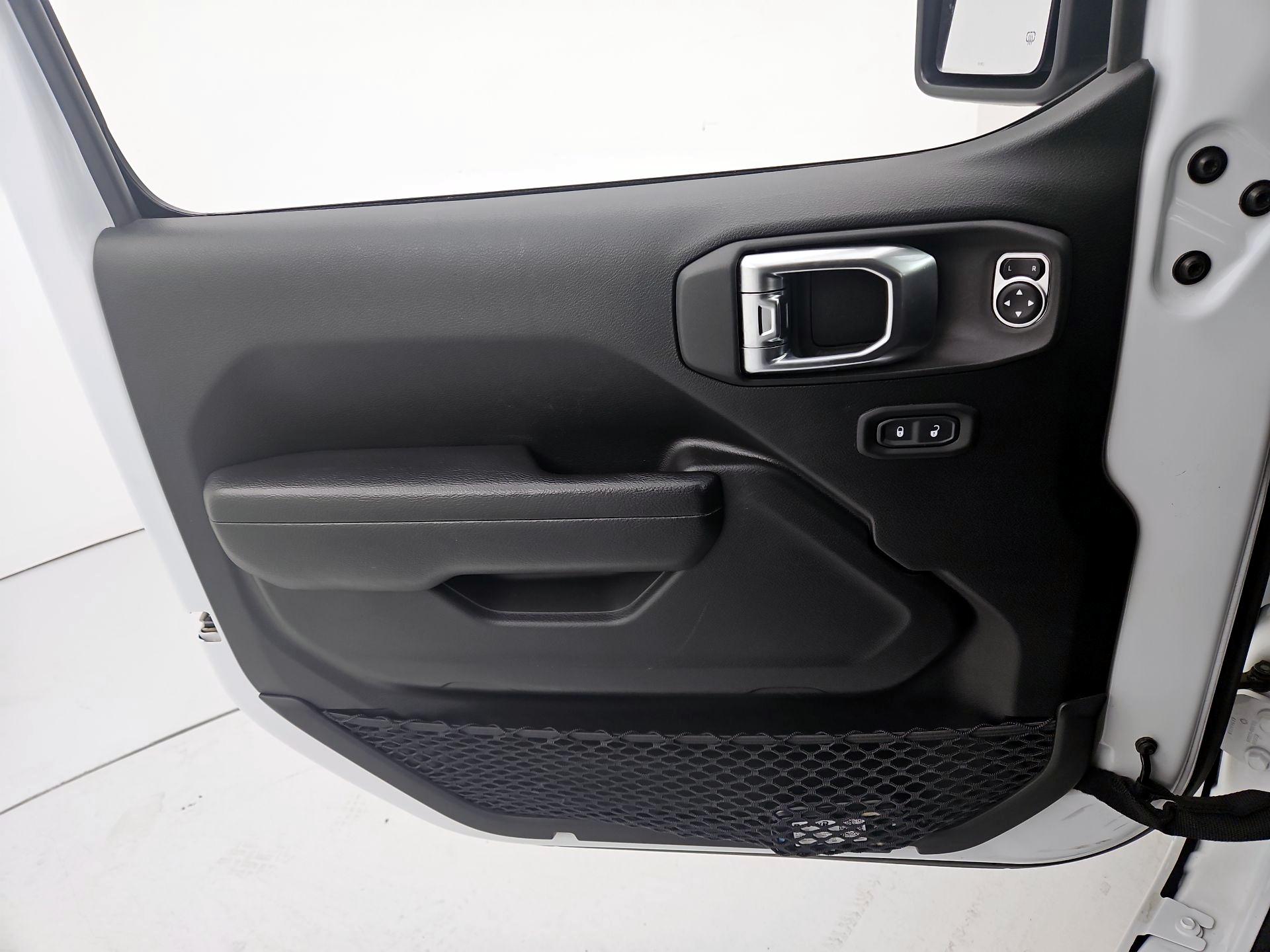 Thumbnail: 2023 Jeep Gladiator - 12