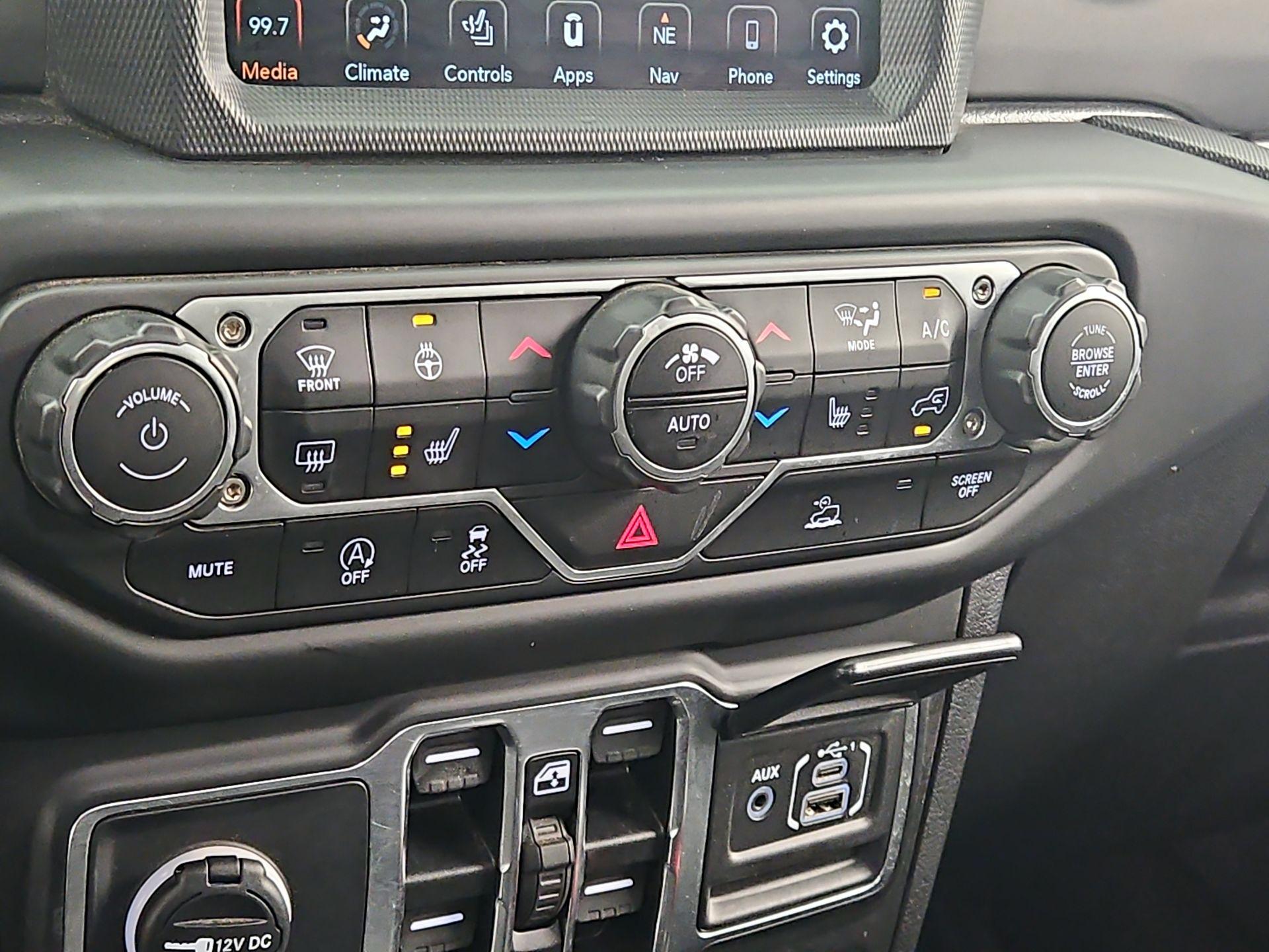 Thumbnail: 2023 Jeep Gladiator - 17