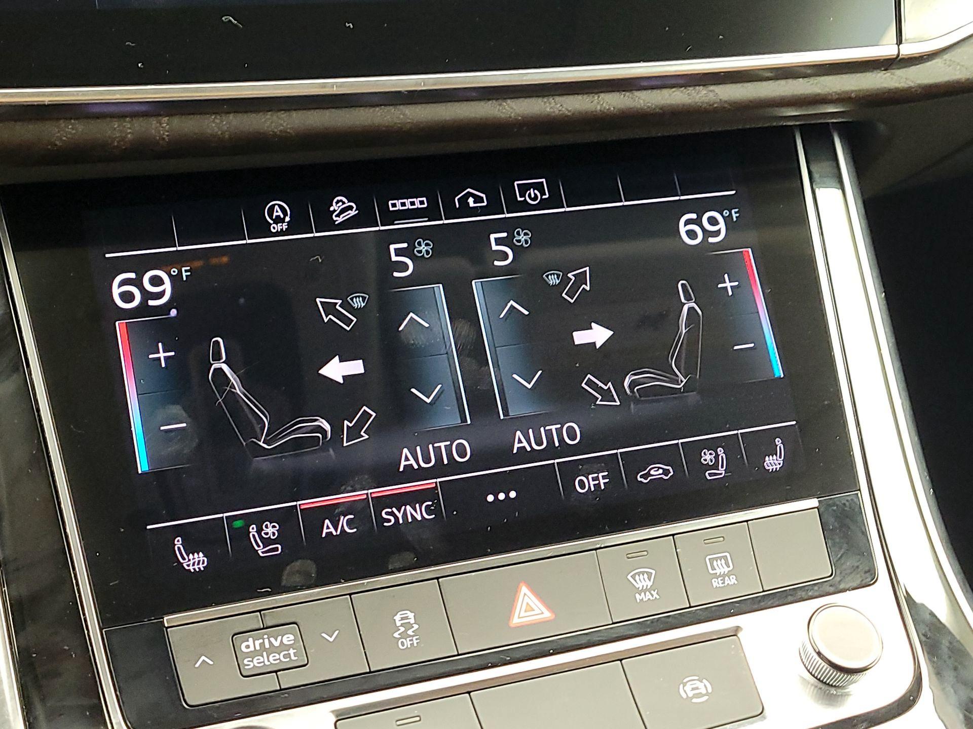 Thumbnail: 2021 Audi Q8 - 16