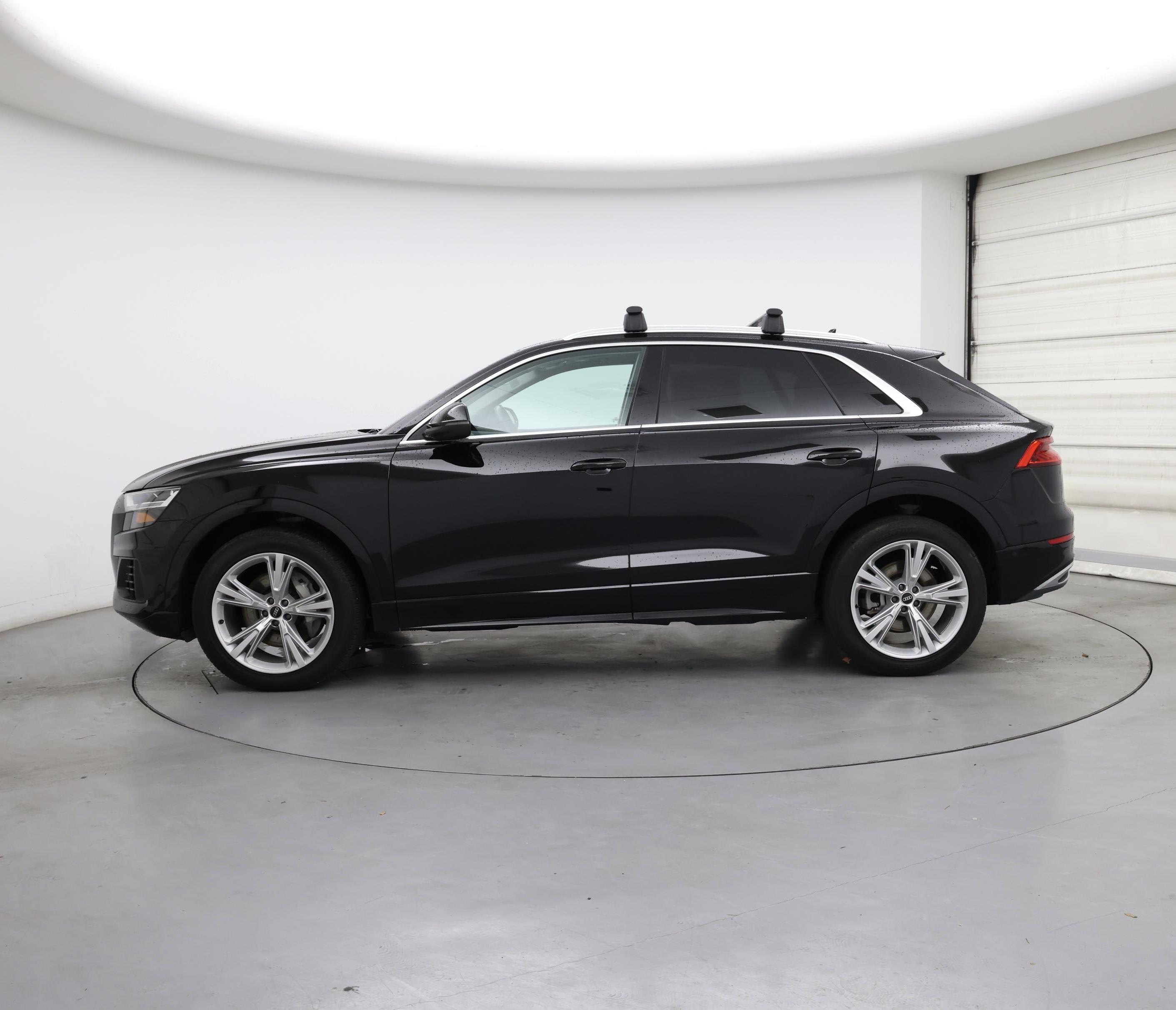 Thumbnail: 2021 Audi Q8 - 3