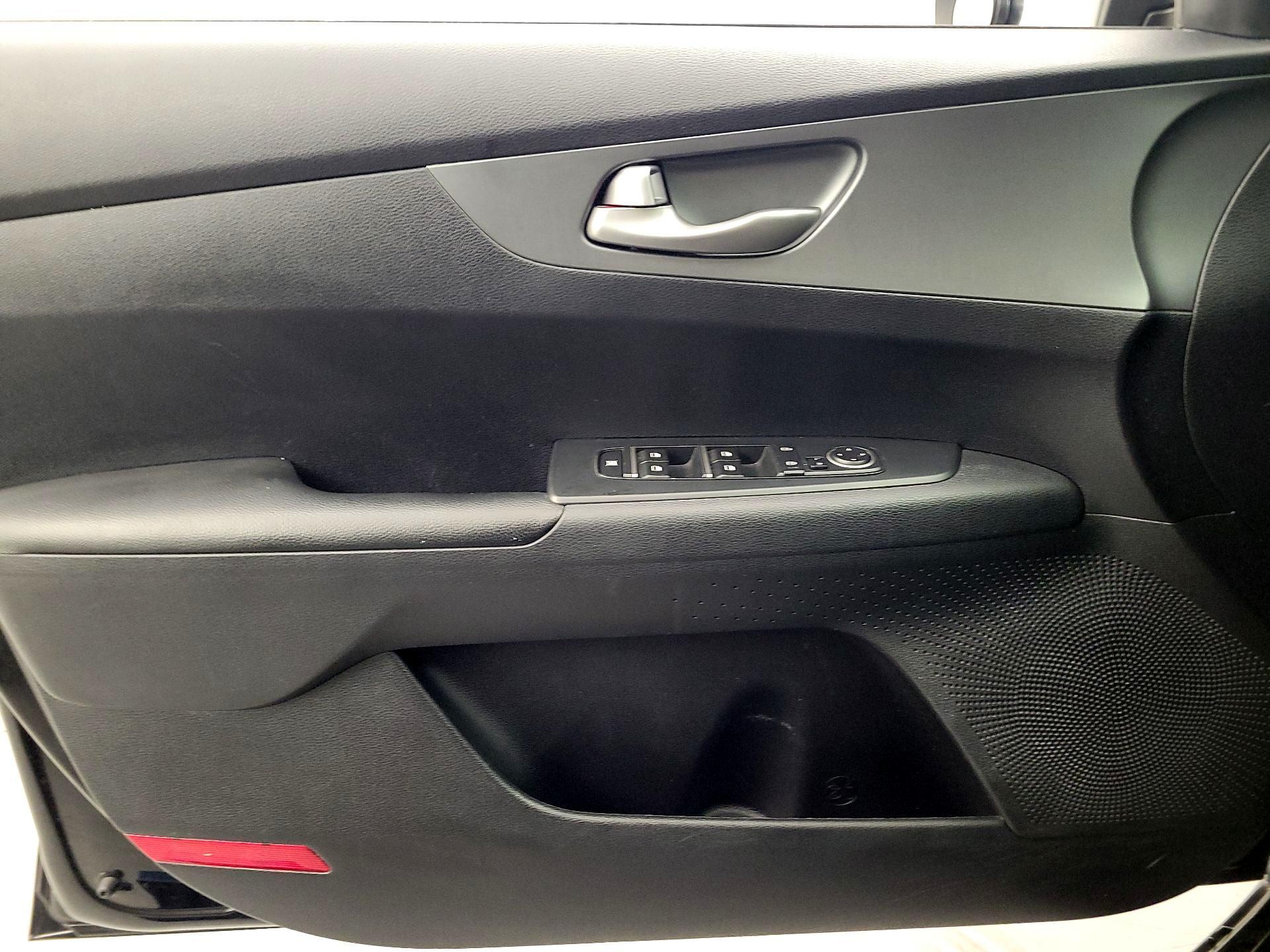 Thumbnail: 2020 Kia Forte - 12