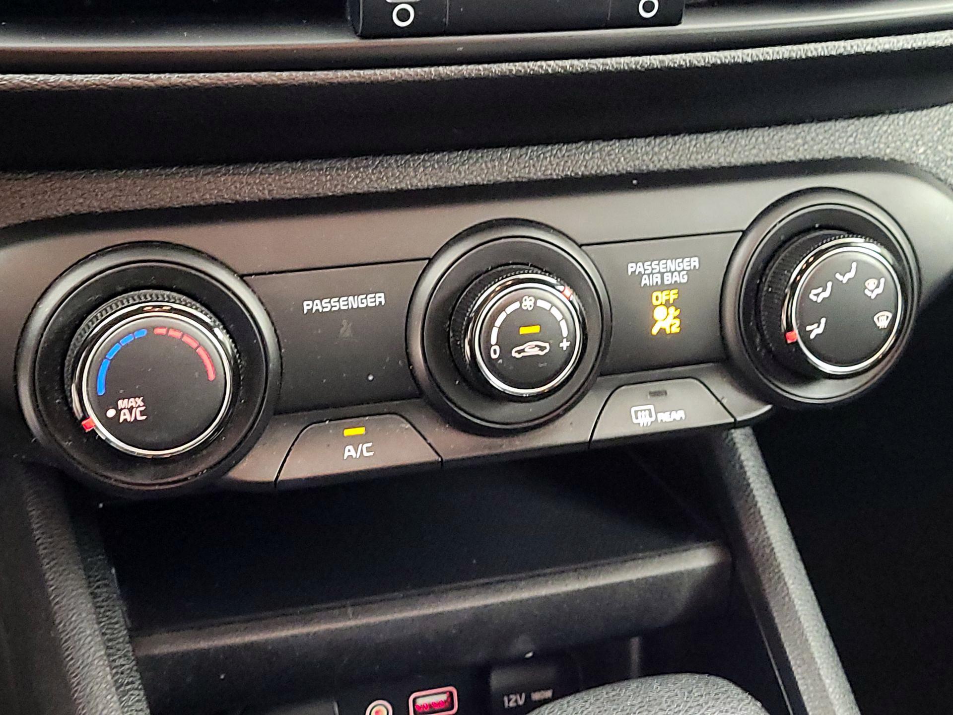 Thumbnail: 2020 Kia Forte - 16