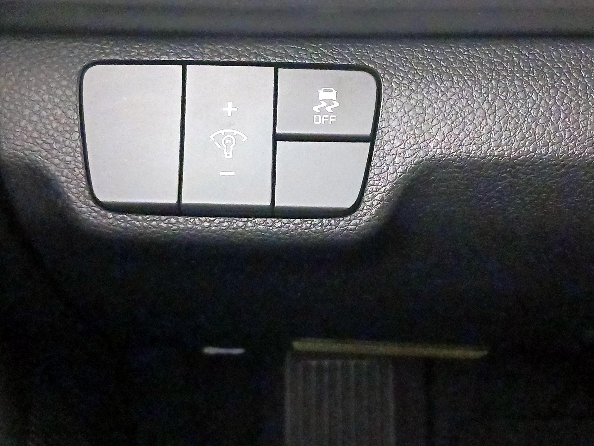 Thumbnail: 2020 Kia Rio - 13