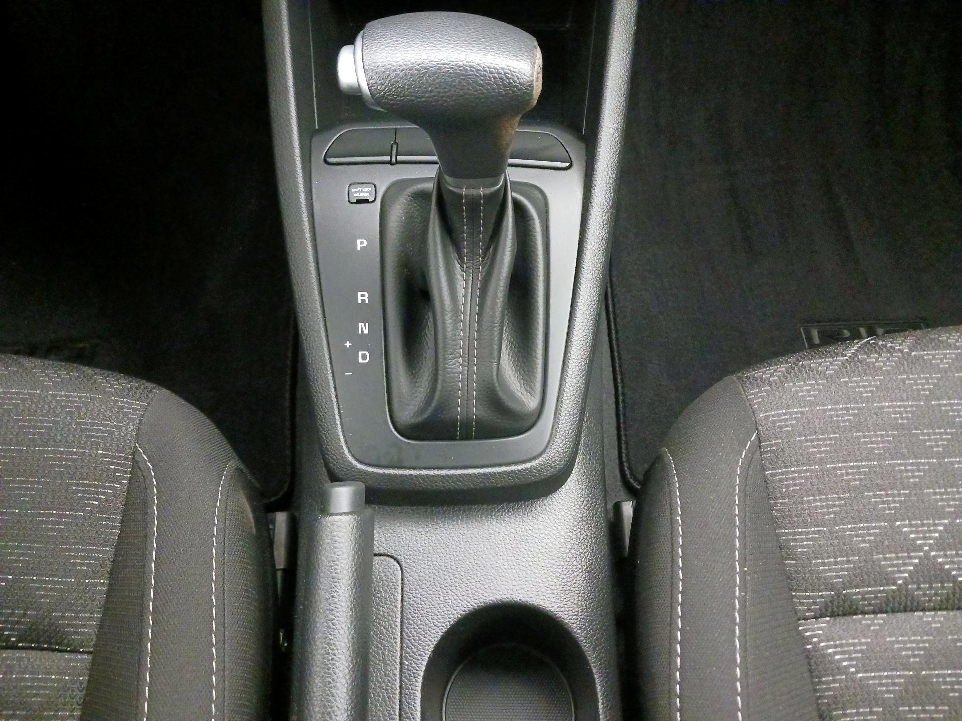 Thumbnail: 2020 Kia Rio - 17