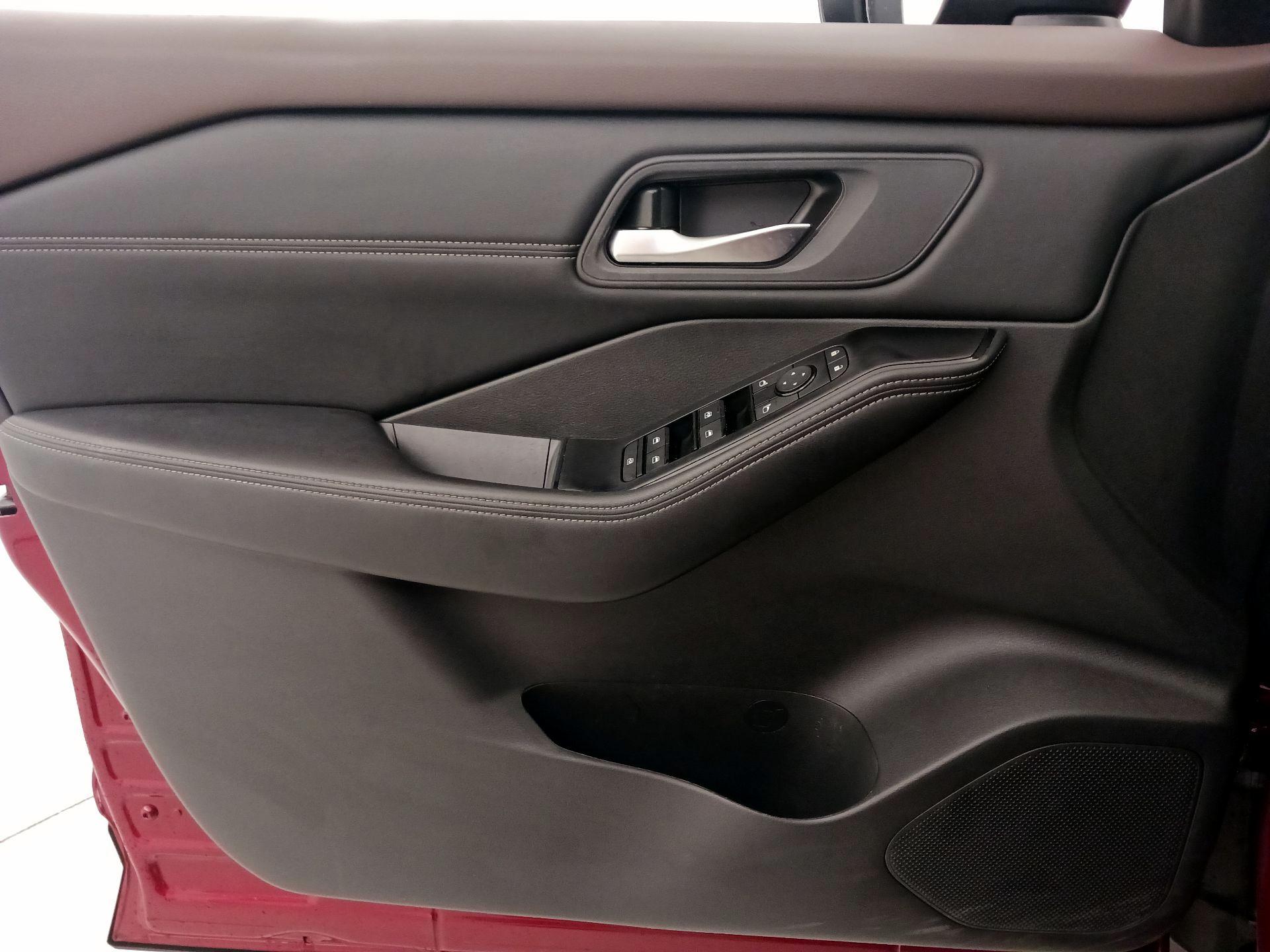 Thumbnail: 2023 Nissan Rogue - 12