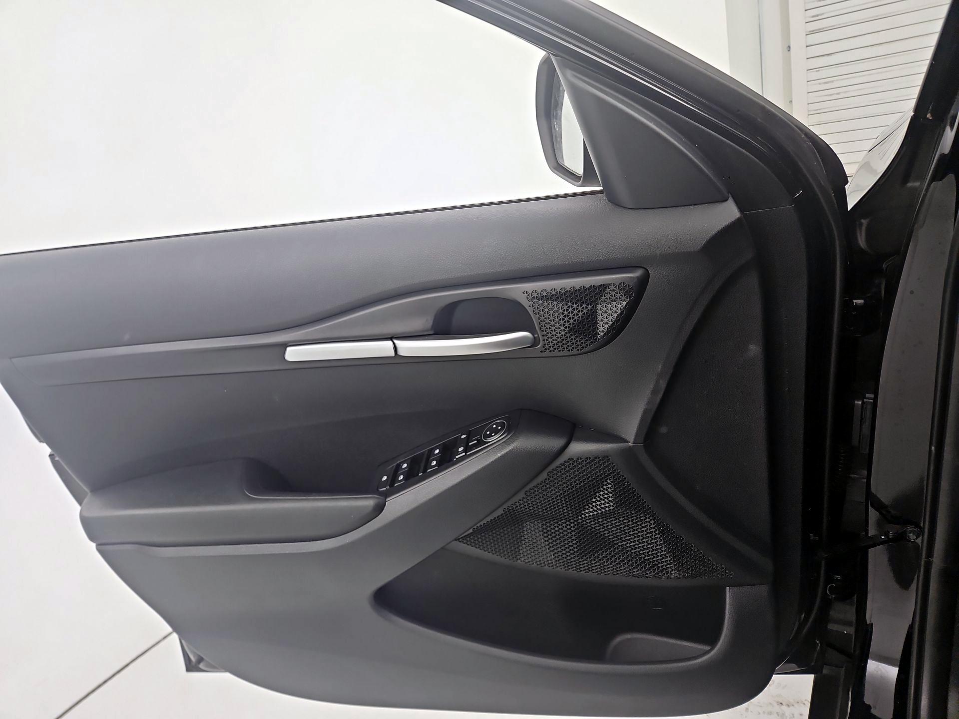 Thumbnail: 2023 Kia Seltos - 12