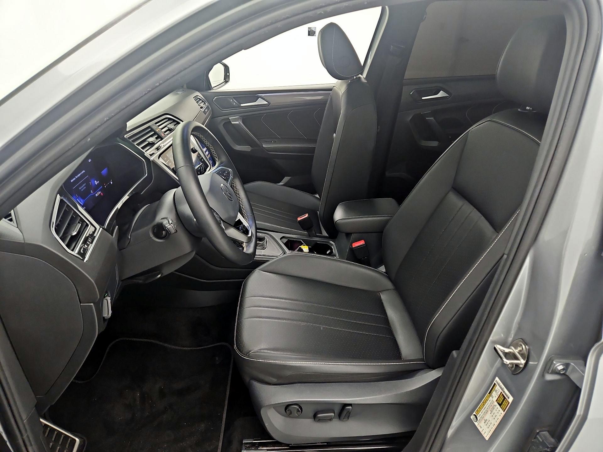 Thumbnail: 2023 Volkswagen Tiguan - 11