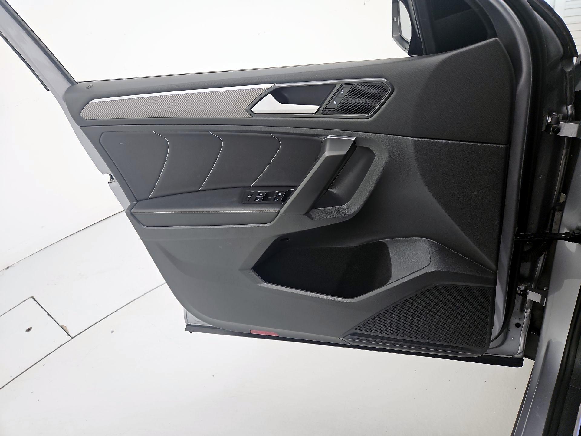 Thumbnail: 2023 Volkswagen Tiguan - 12