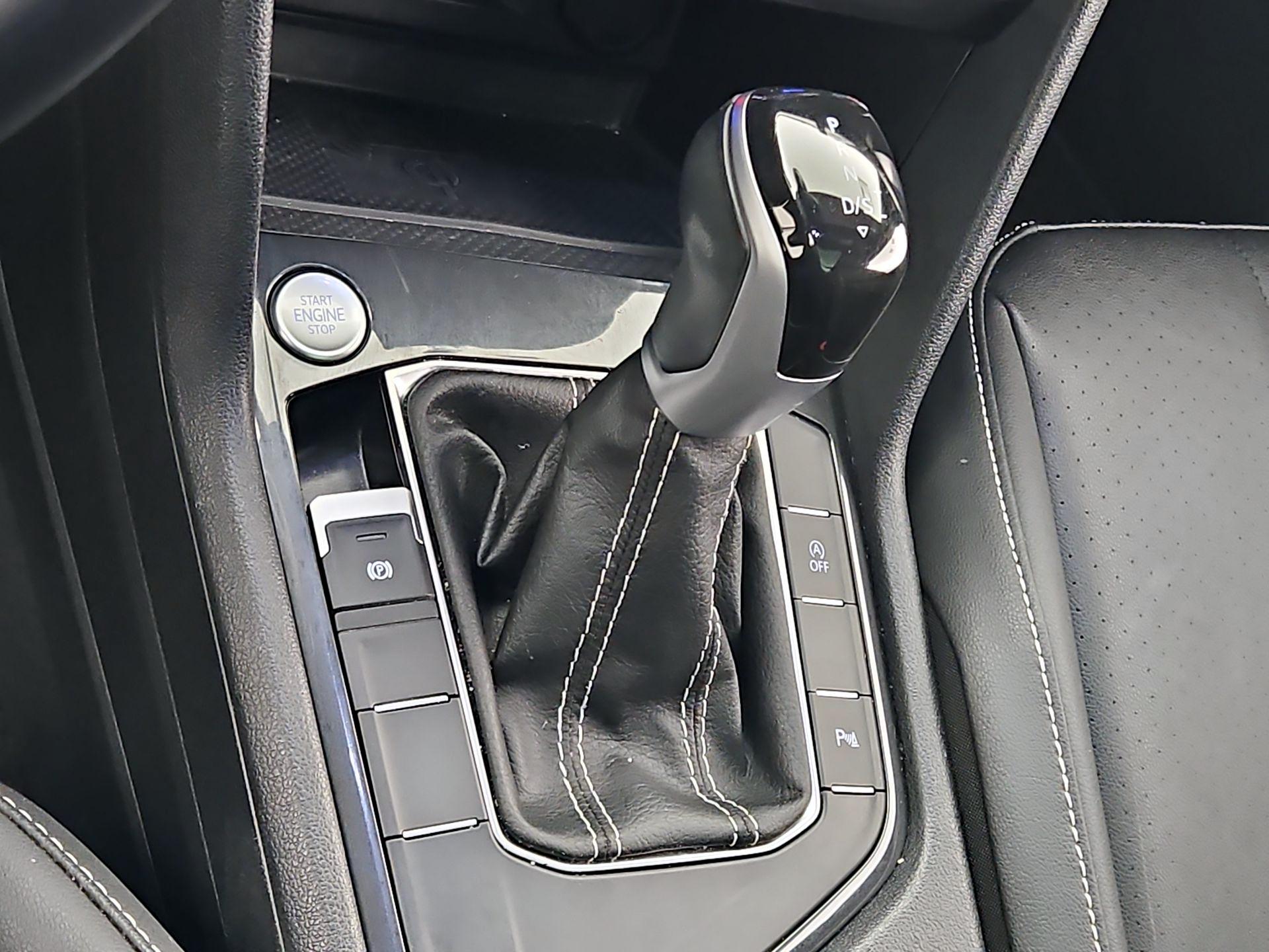 Thumbnail: 2023 Volkswagen Tiguan - 17